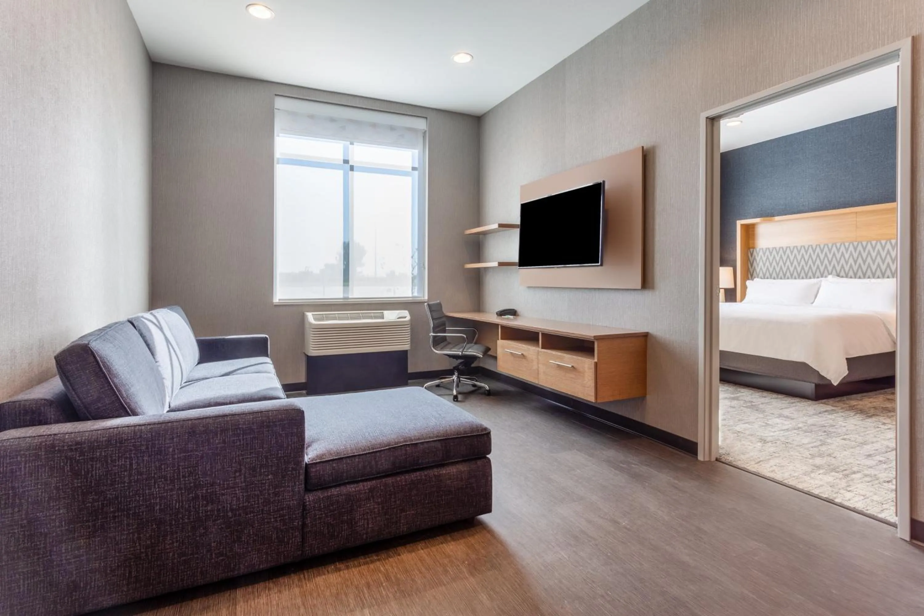 Photo of the whole room, Bed in Holiday Inn & Suites Cedar Falls-Waterloo Event Ctr by IHG