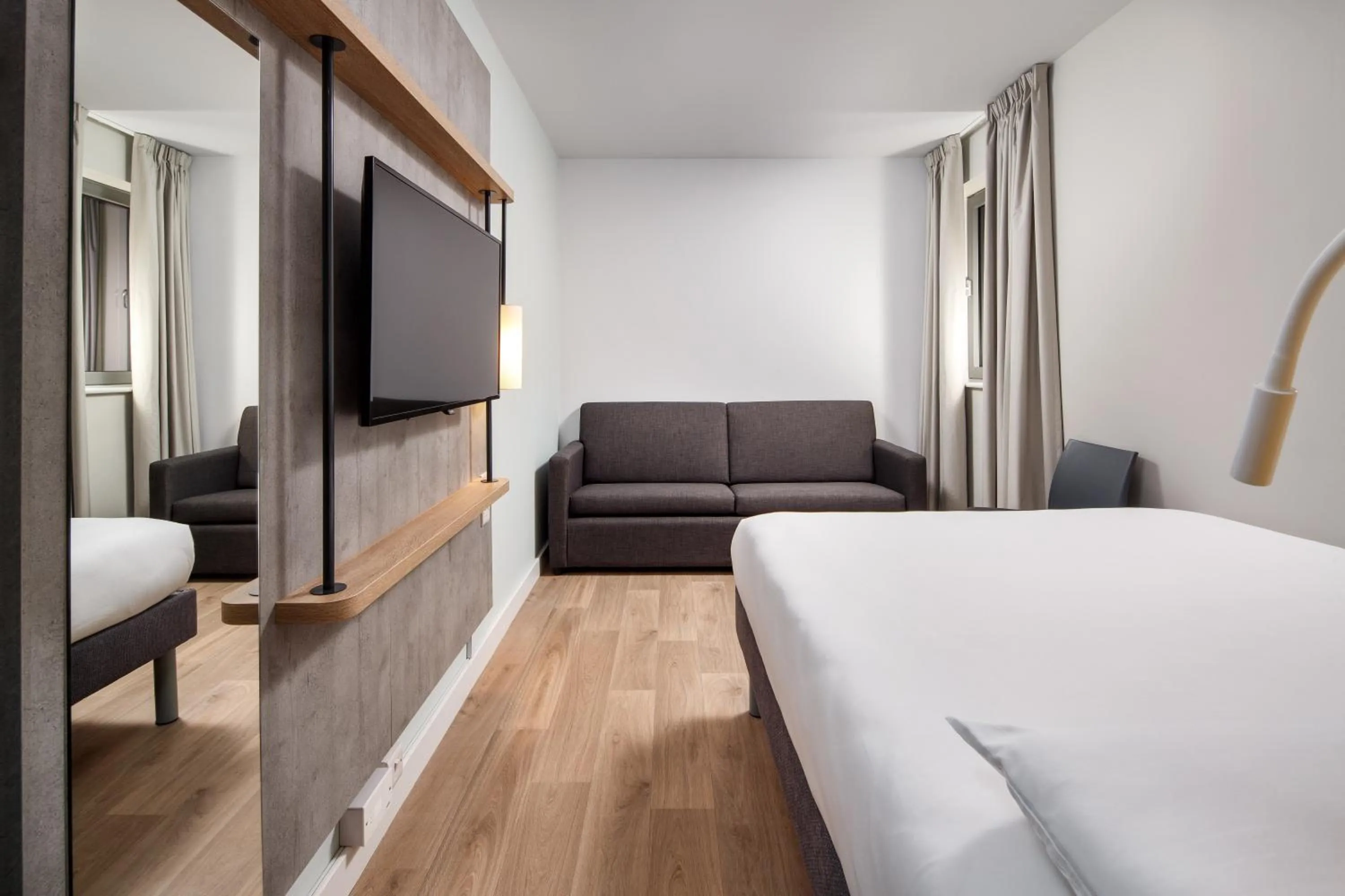 Photo of the whole room, Bed in ibis budget Swindon