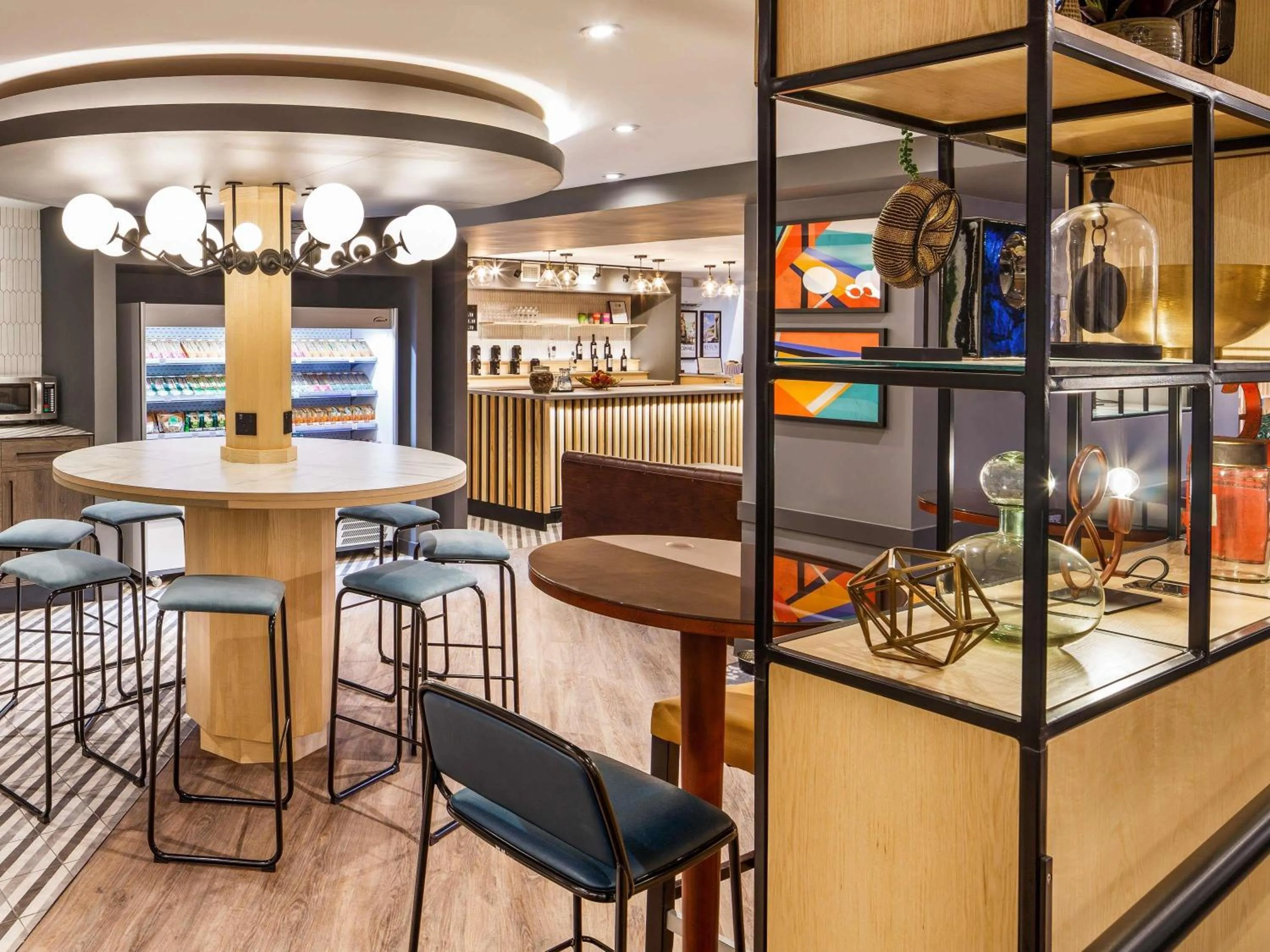 Restaurant/places to eat in ibis budget Swindon