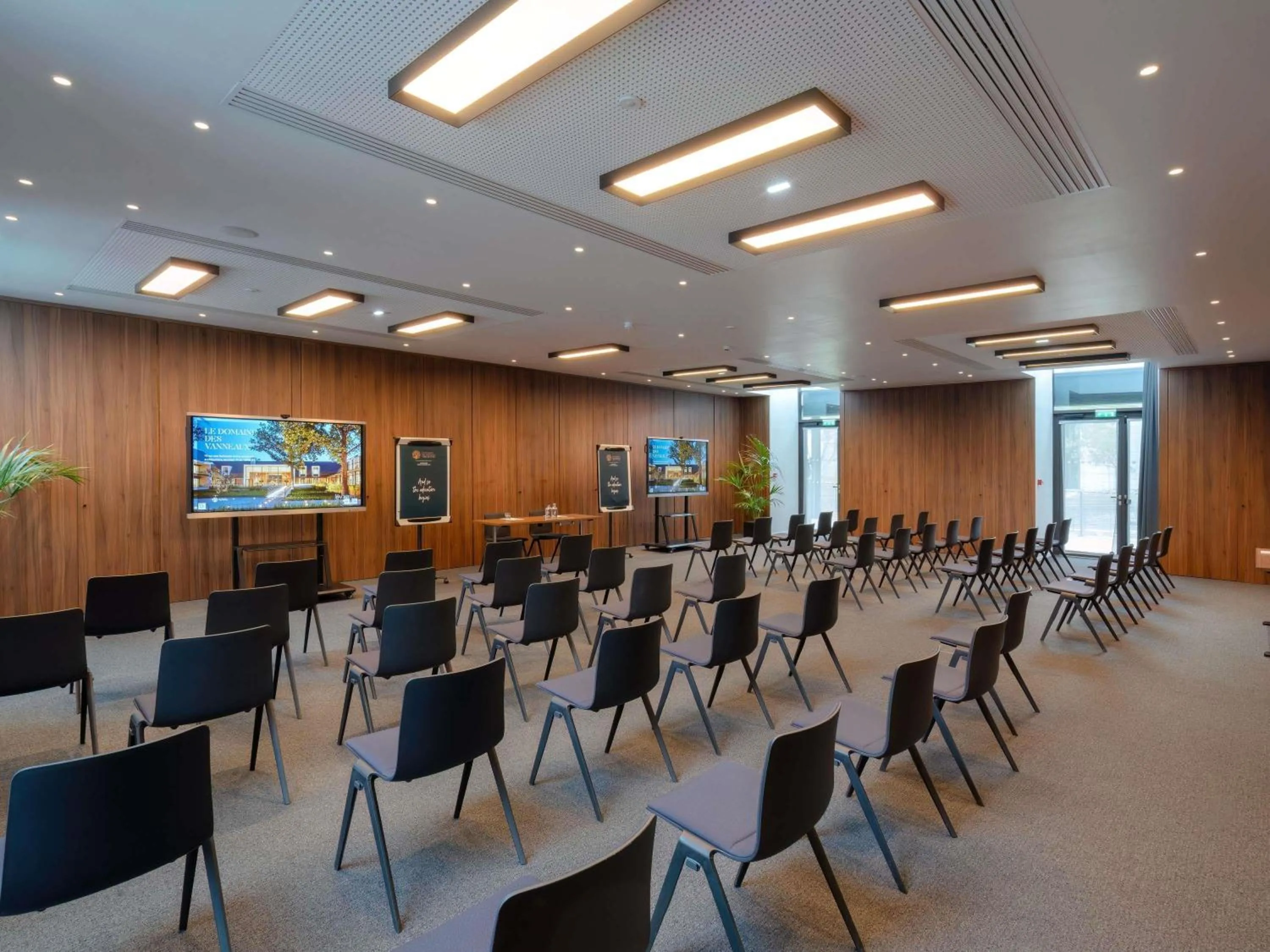 Meeting/conference room in Le Domaine des Vanneaux Golf & Spa L'Isle Adam - MGallery Collection