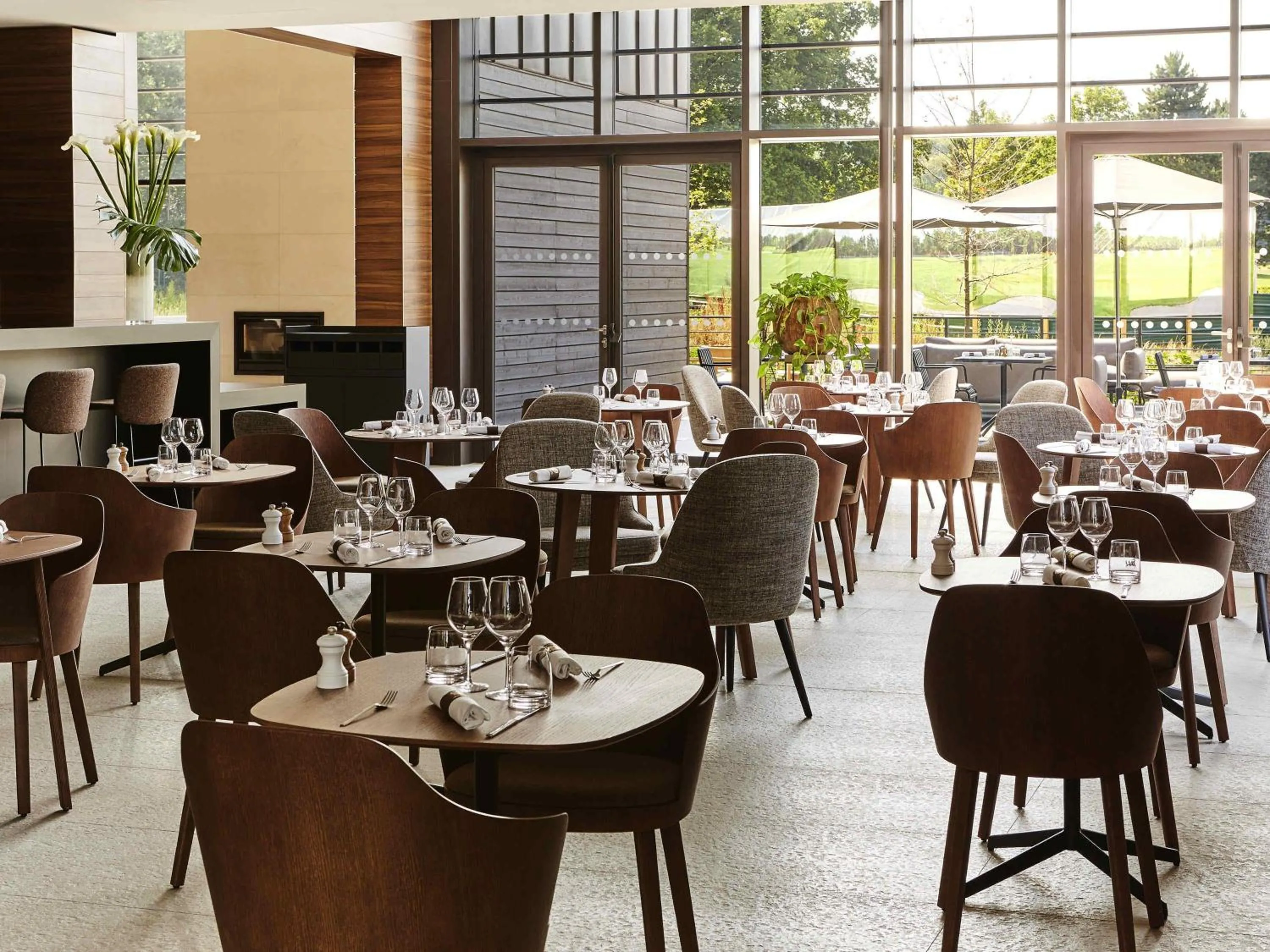 Lounge or bar in Le Domaine des Vanneaux Golf & Spa L'Isle Adam - MGallery Collection