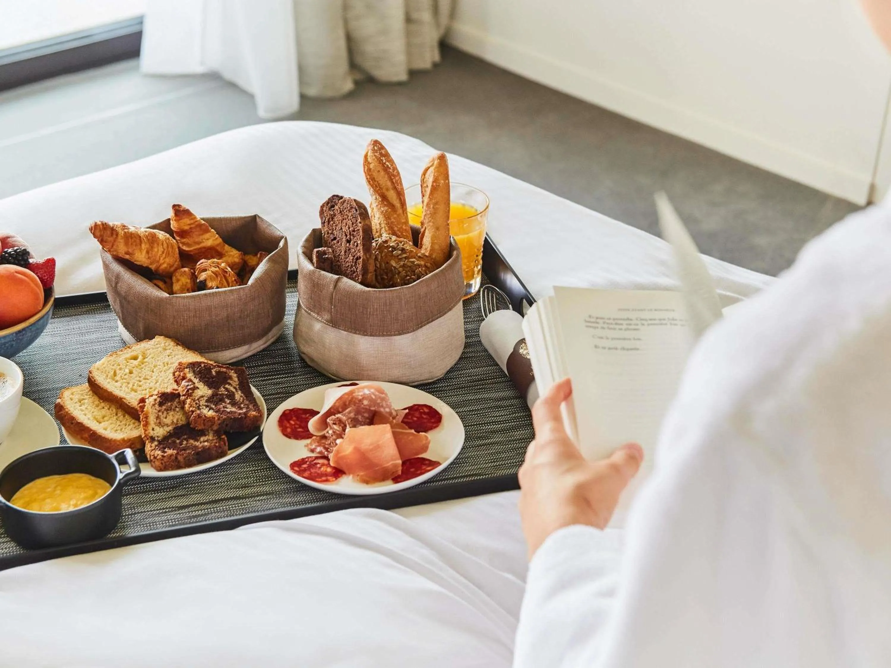 Bedroom in Le Domaine des Vanneaux Golf & Spa L'Isle Adam - MGallery Collection