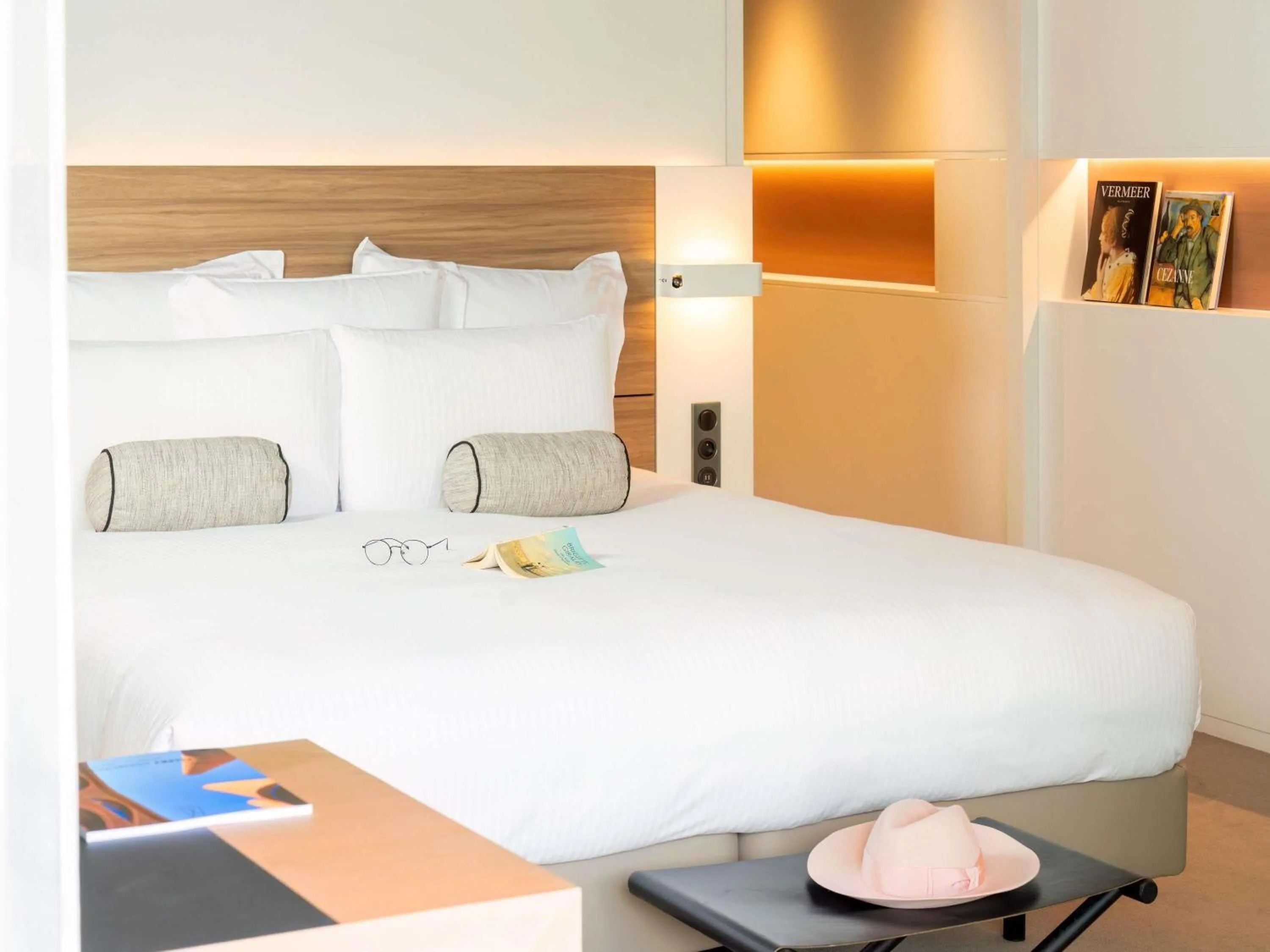 Bedroom, Bed in Le Domaine des Vanneaux Golf & Spa L'Isle Adam - MGallery Collection