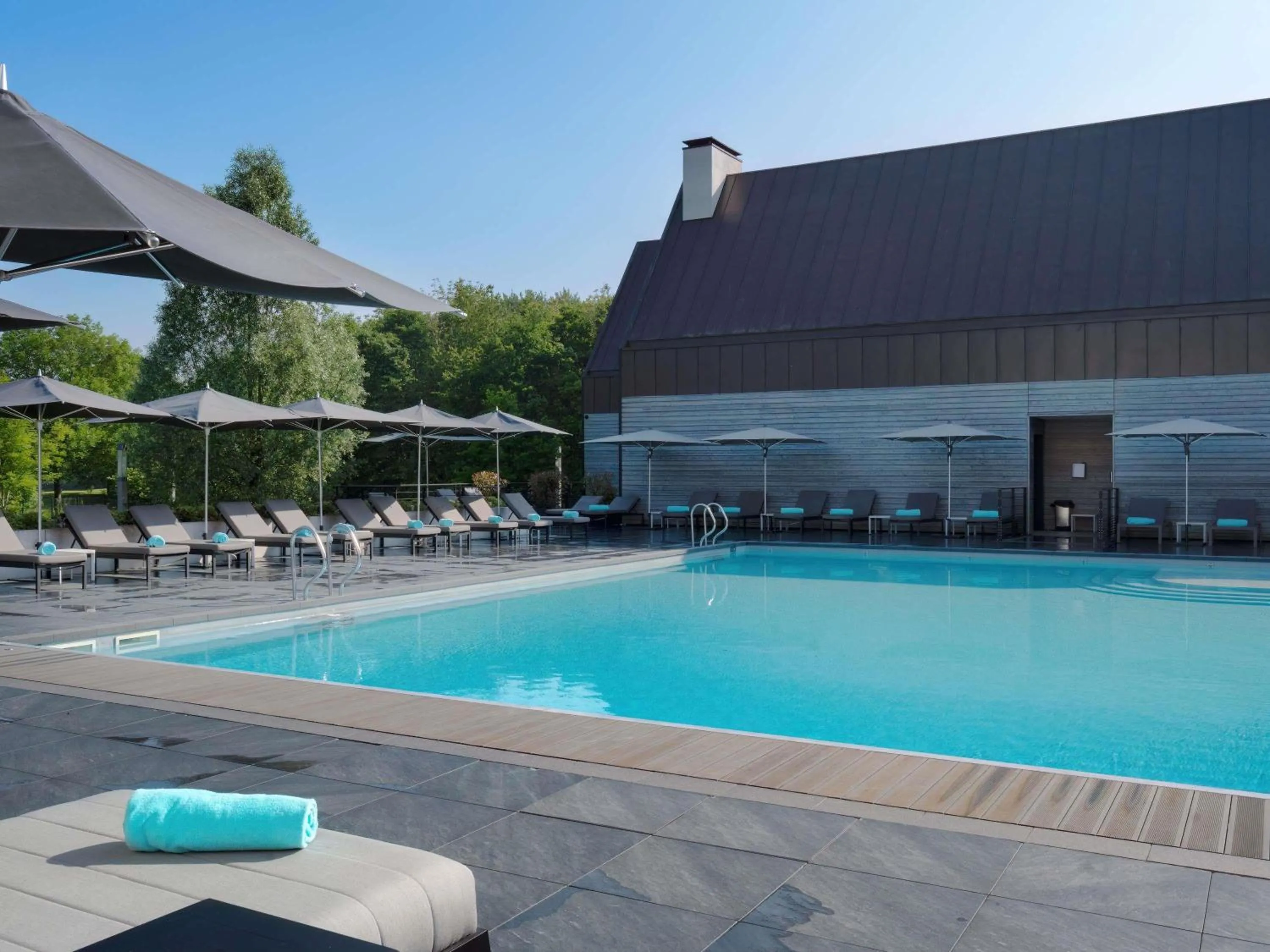 Pool view in Le Domaine des Vanneaux Golf & Spa L'Isle Adam - MGallery Collection