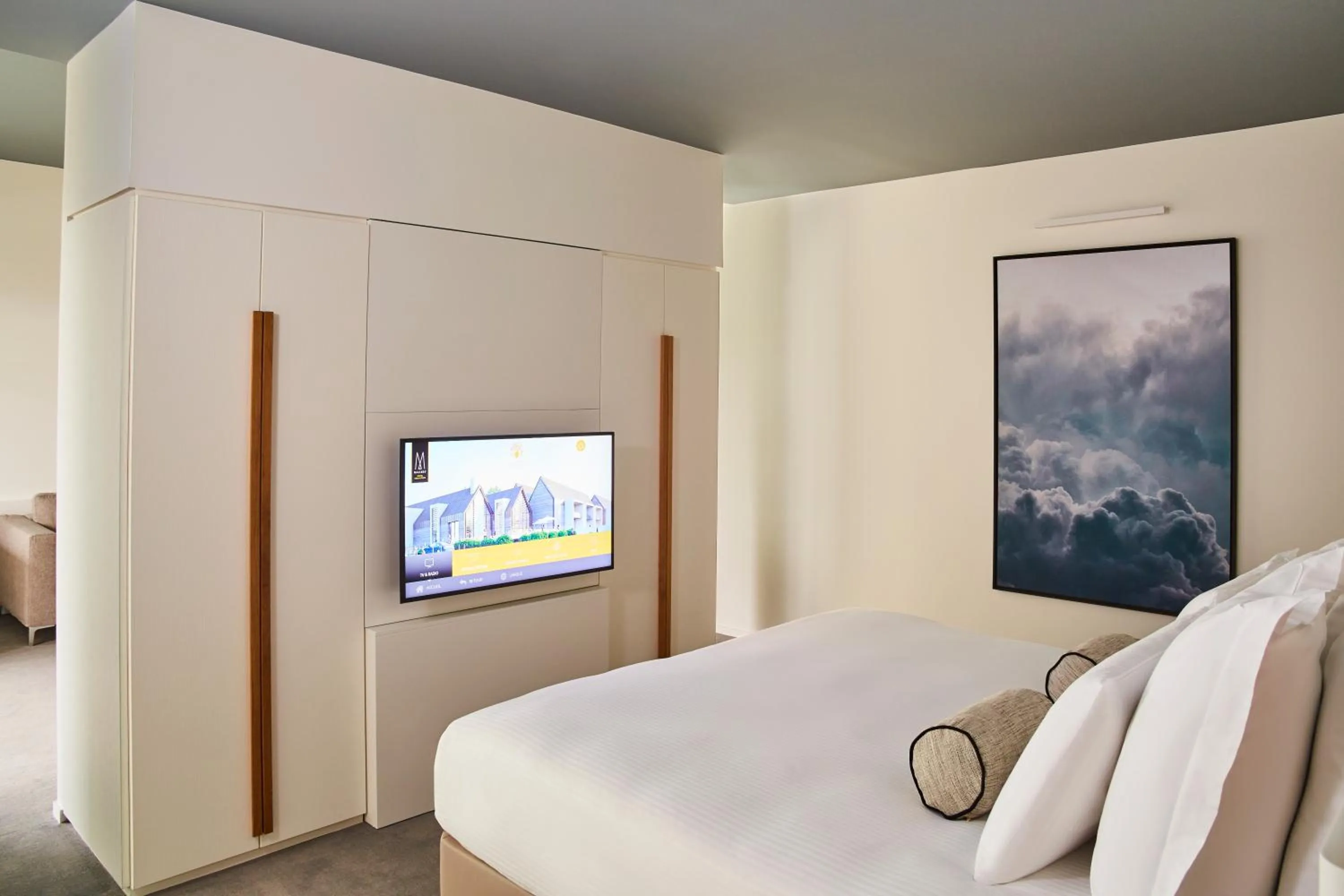 Photo of the whole room, Bed in Le Domaine des Vanneaux Golf & Spa L'Isle Adam - MGallery Collection