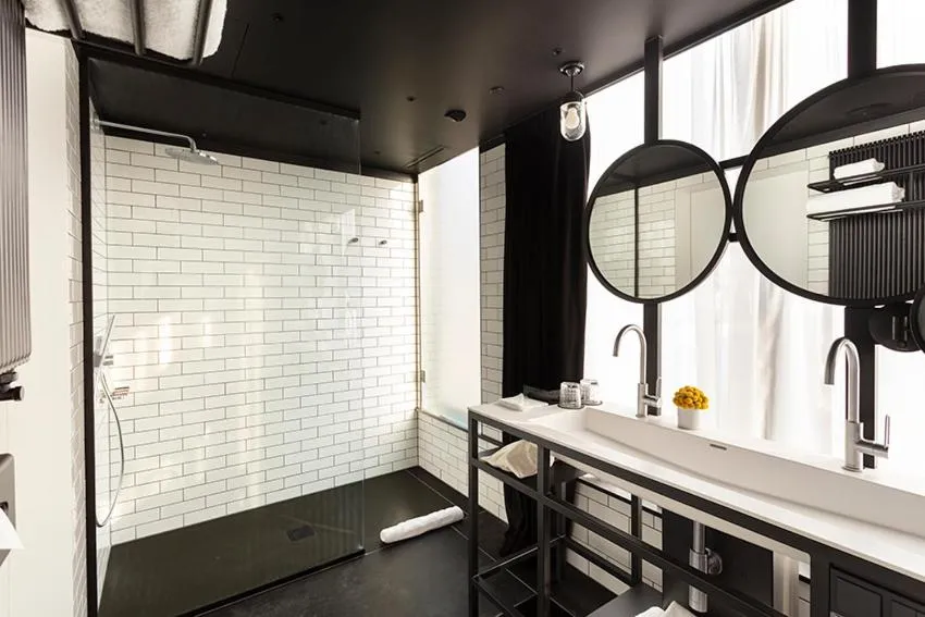 Shower in The Bridge Wroclaw - MGallery