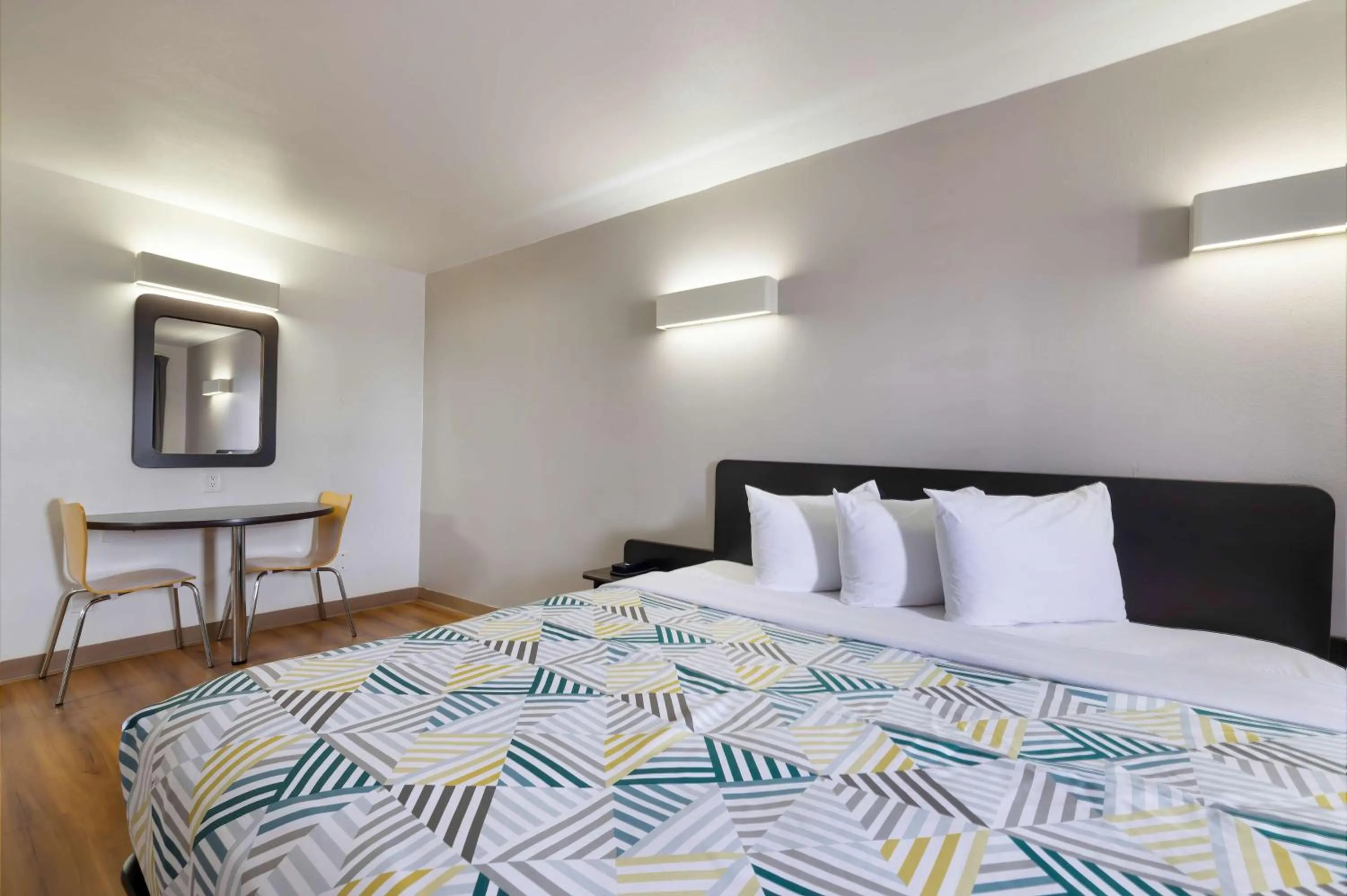 Bedroom, Bed in Motel 6-Beaumont, TX