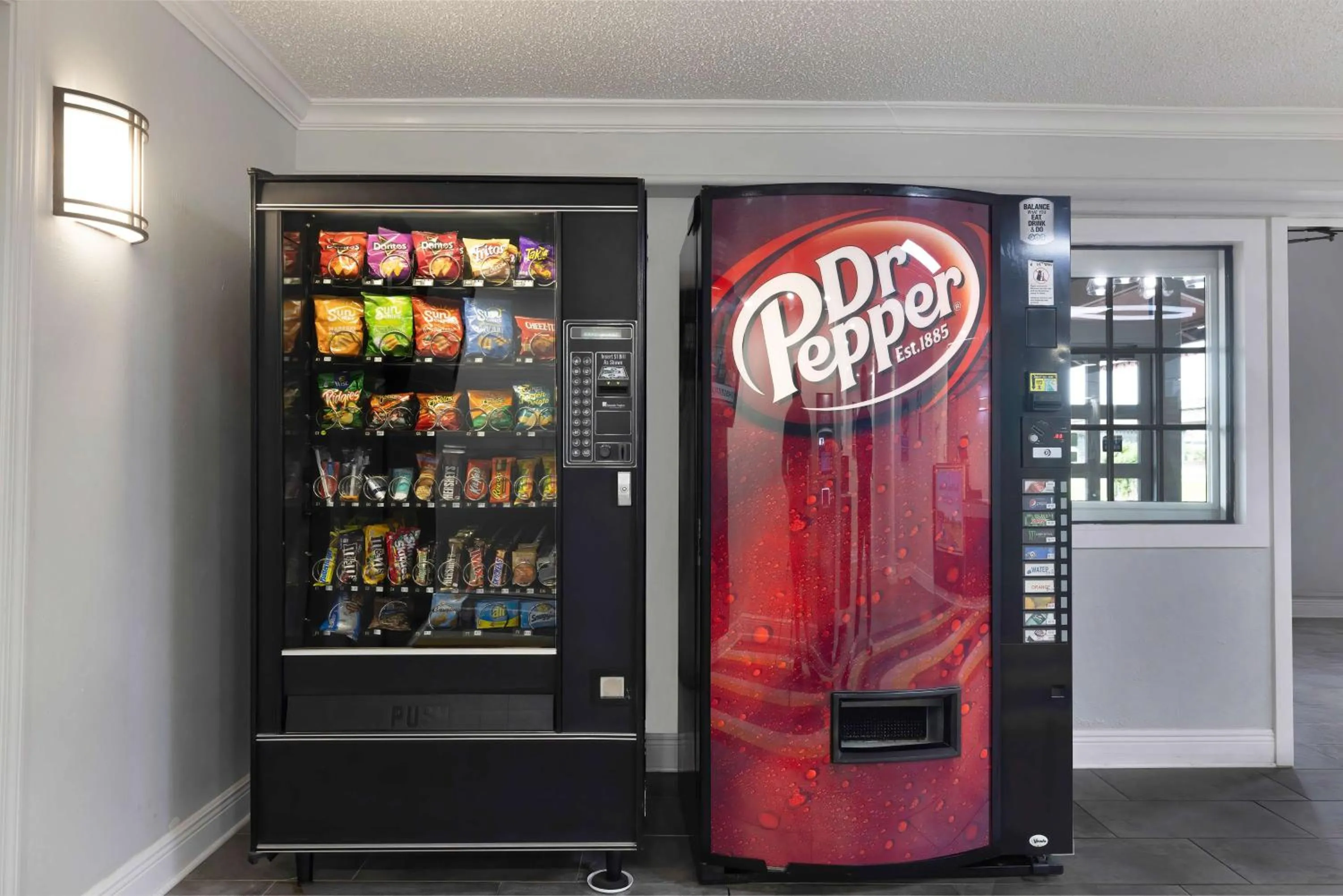 Property building in Motel 6-Beaumont, TX