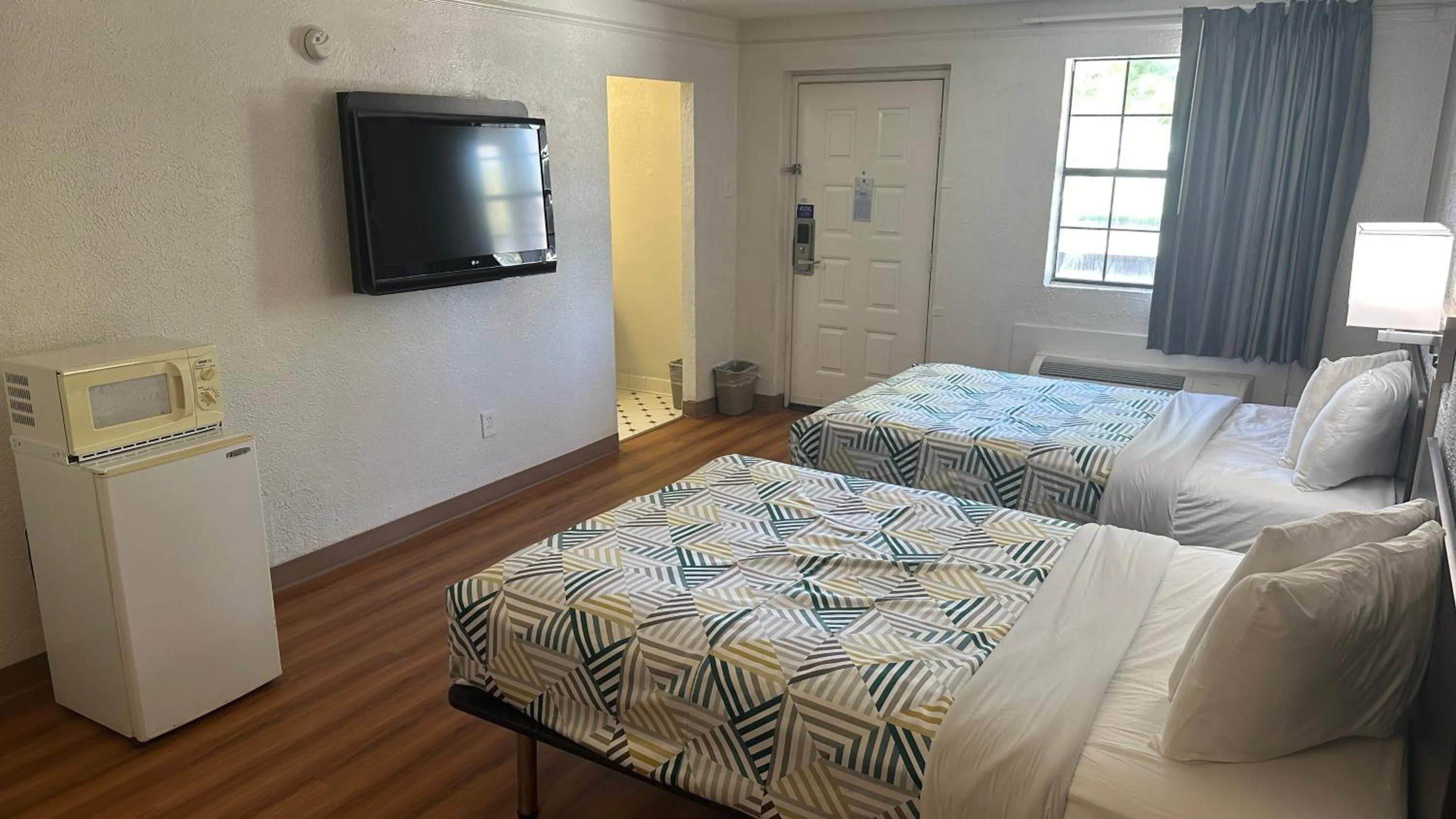 Photo of the whole room, Bed in Motel 6-Beaumont, TX