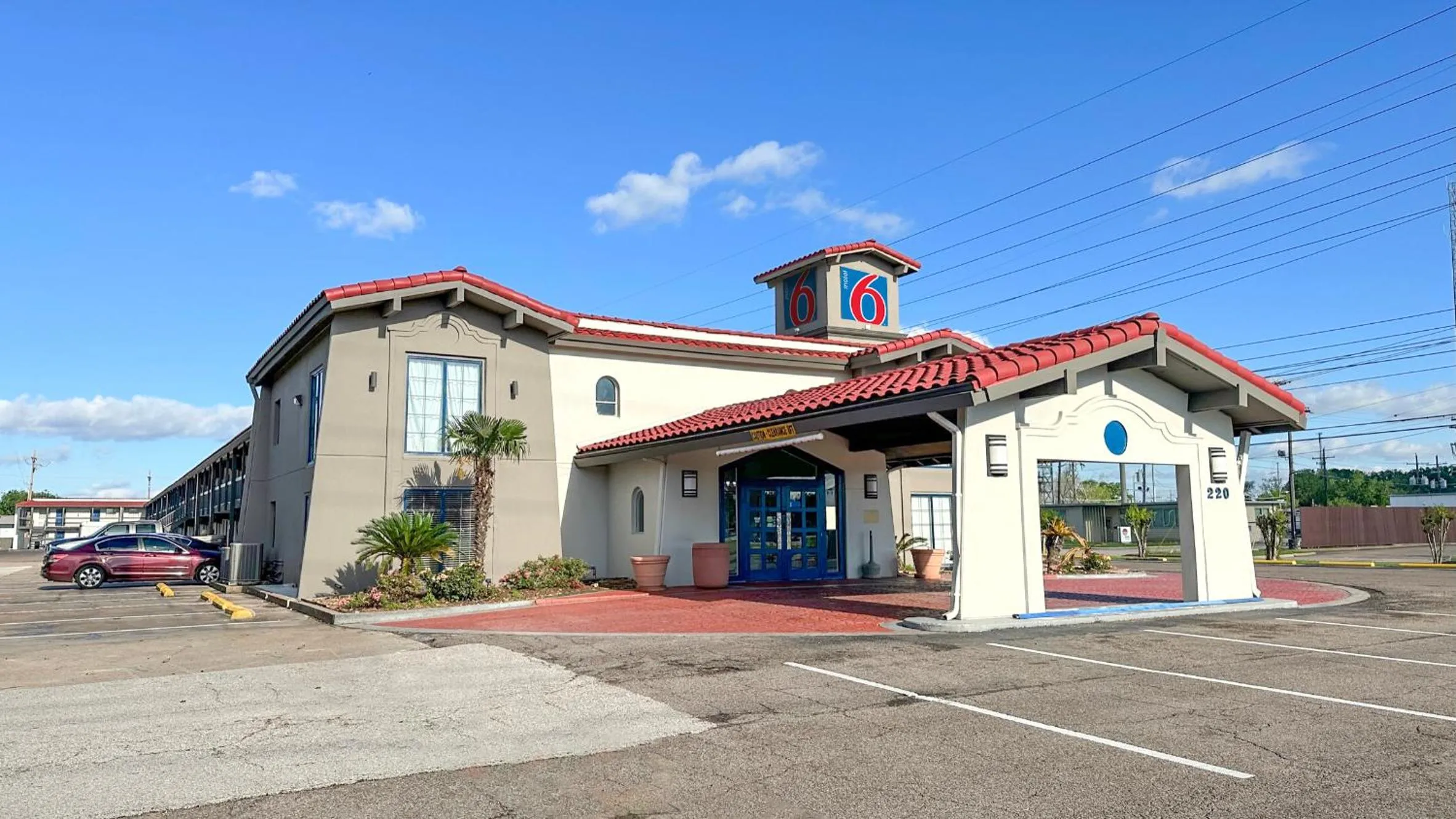 Property building in Motel 6-Beaumont, TX
