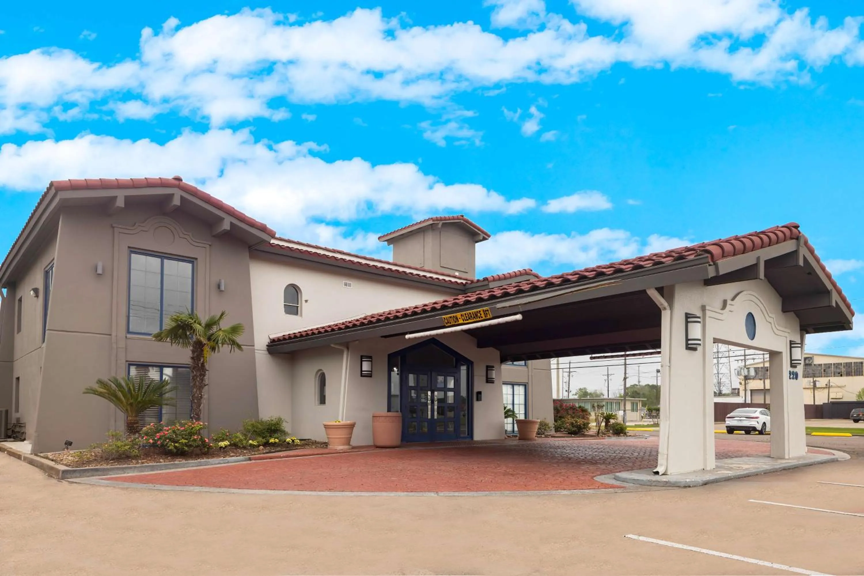 Property building in Motel 6-Beaumont, TX