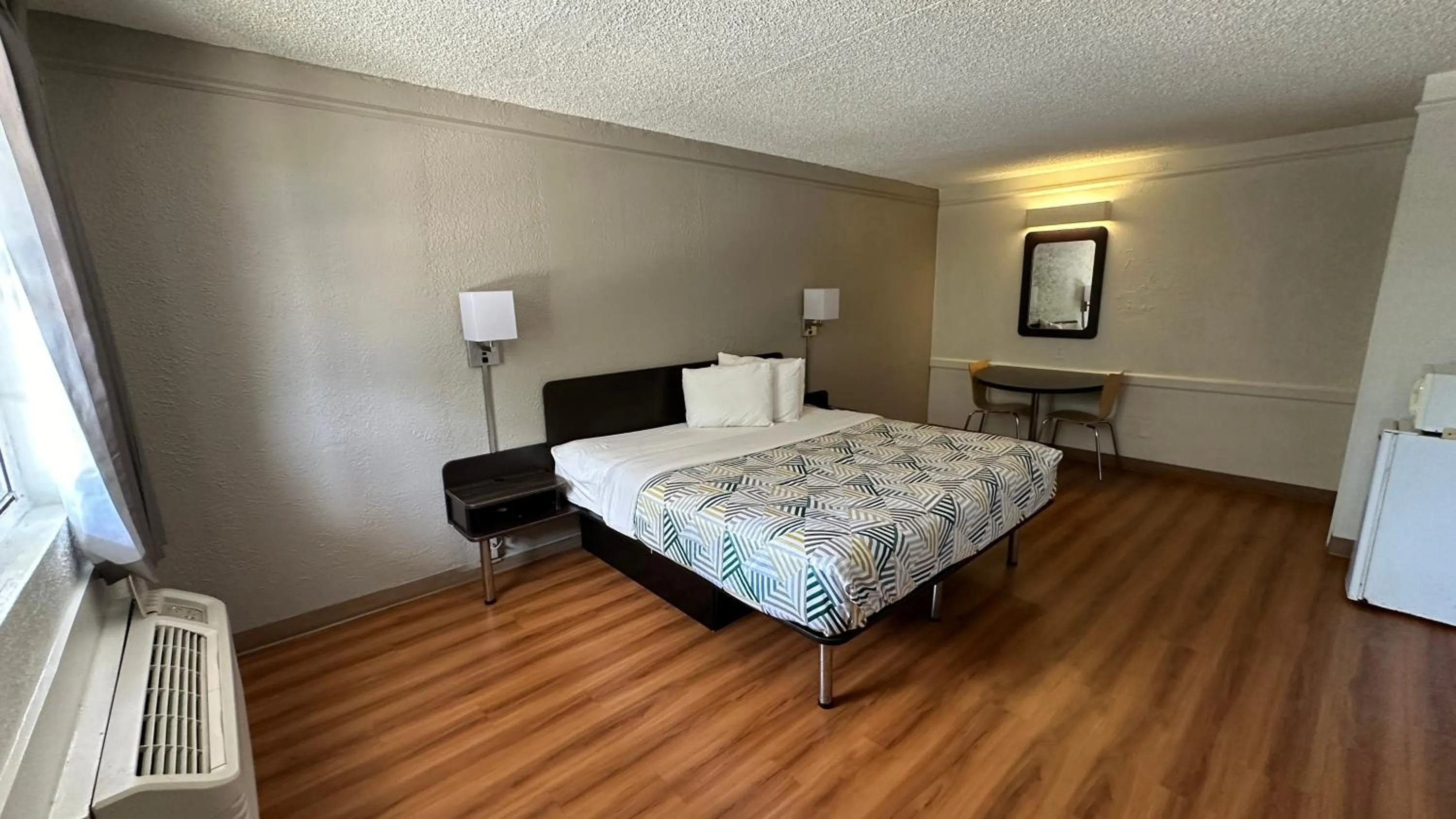 Photo of the whole room, Bed in Motel 6-Beaumont, TX