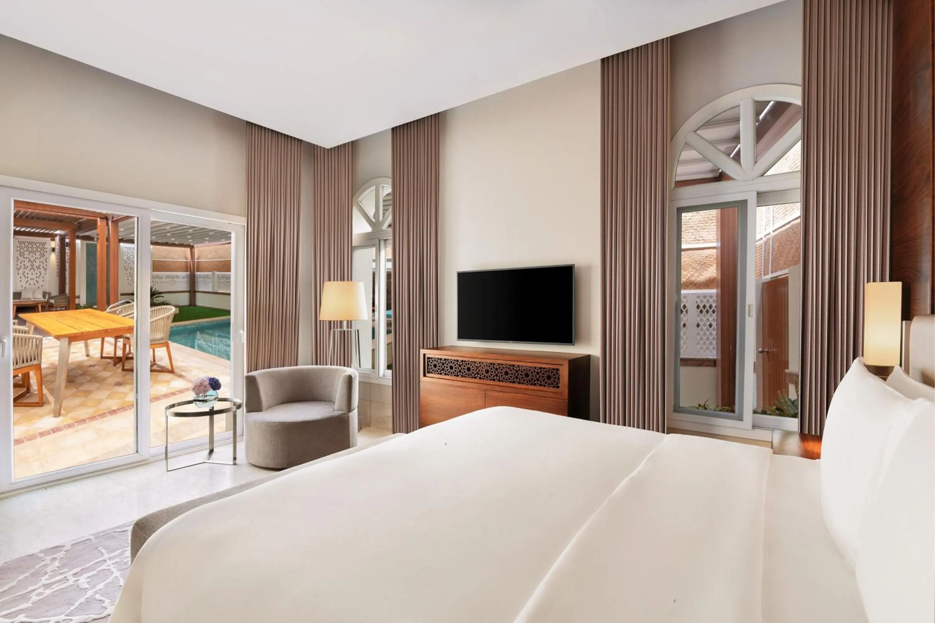 Swimming pool, Bed in Al Messila, A Luxury Collection Resort & Spa, Doha