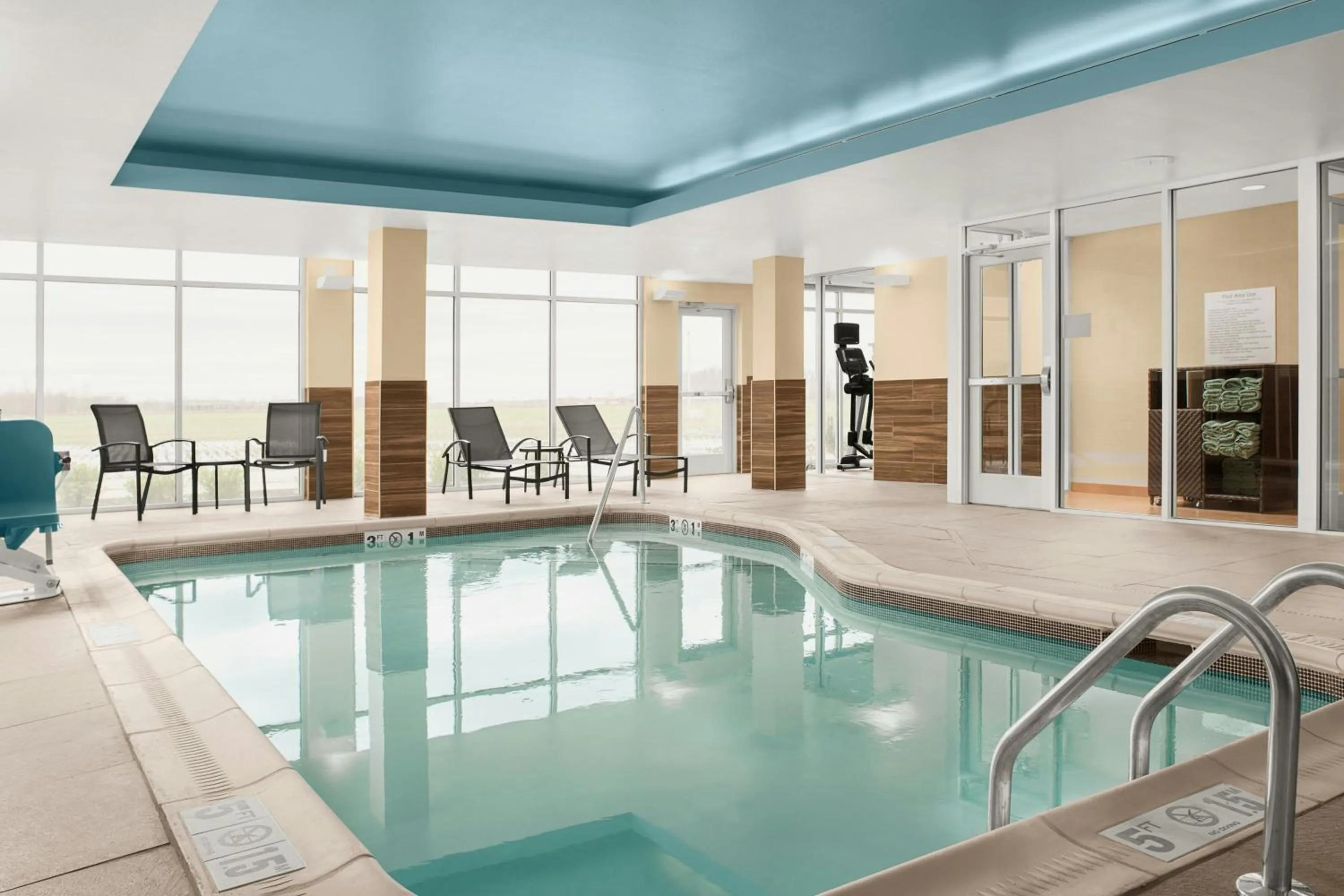 Swimming pool in Fairfield Inn & Suites by Marriott Memphis Marion, AR