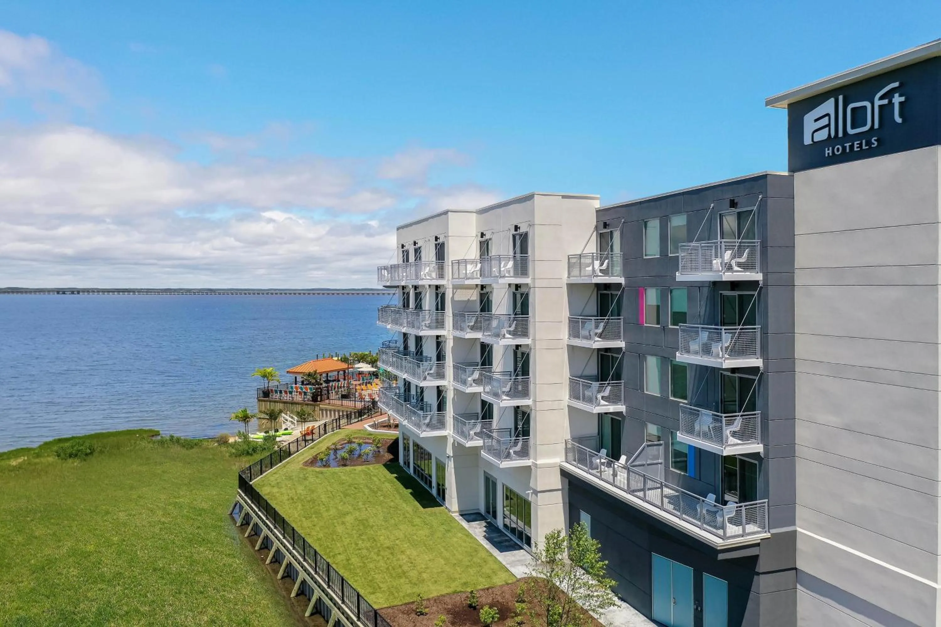 Photo of the whole room in Aloft Ocean City