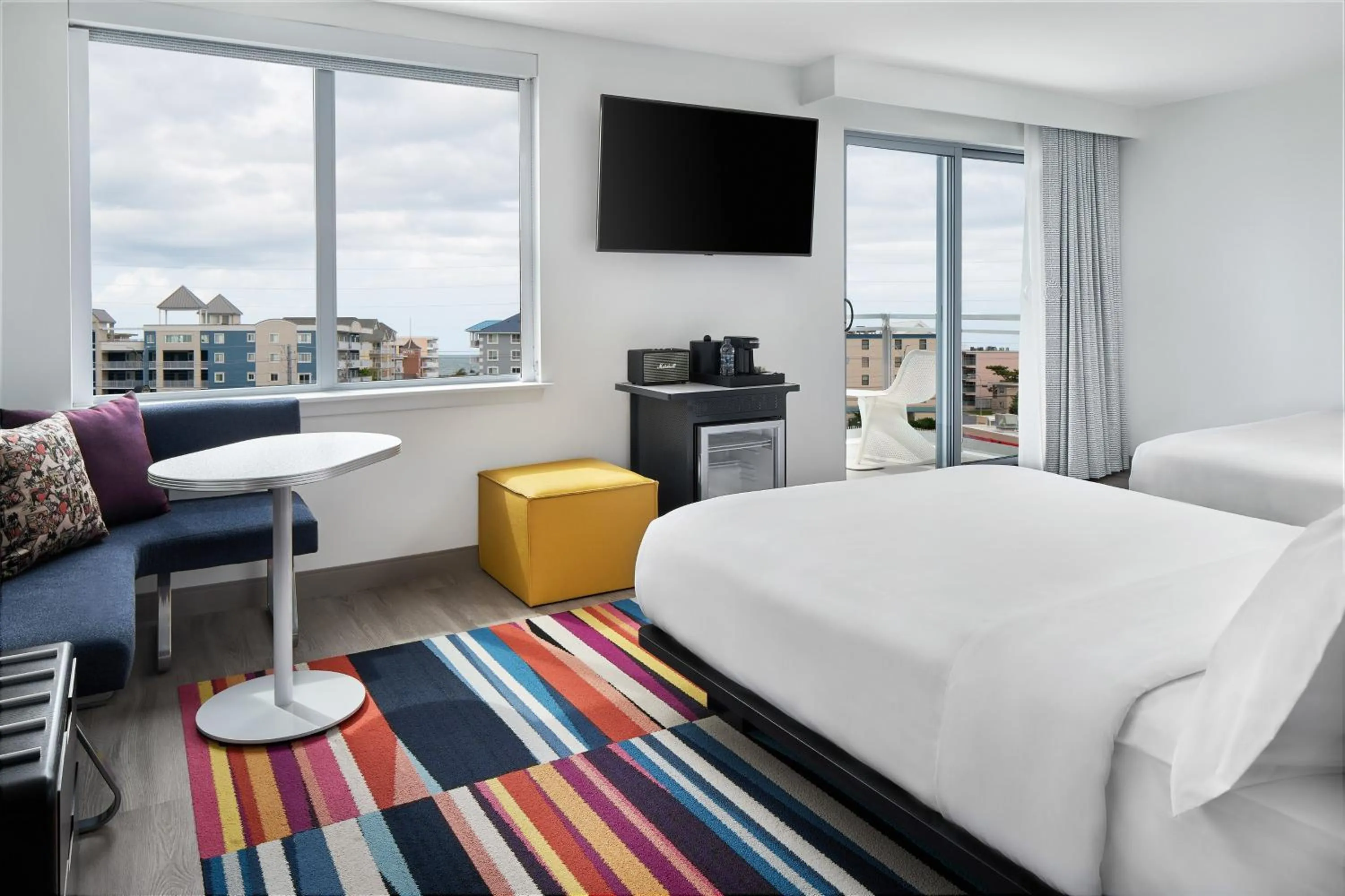 Photo of the whole room, Bed in Aloft Ocean City