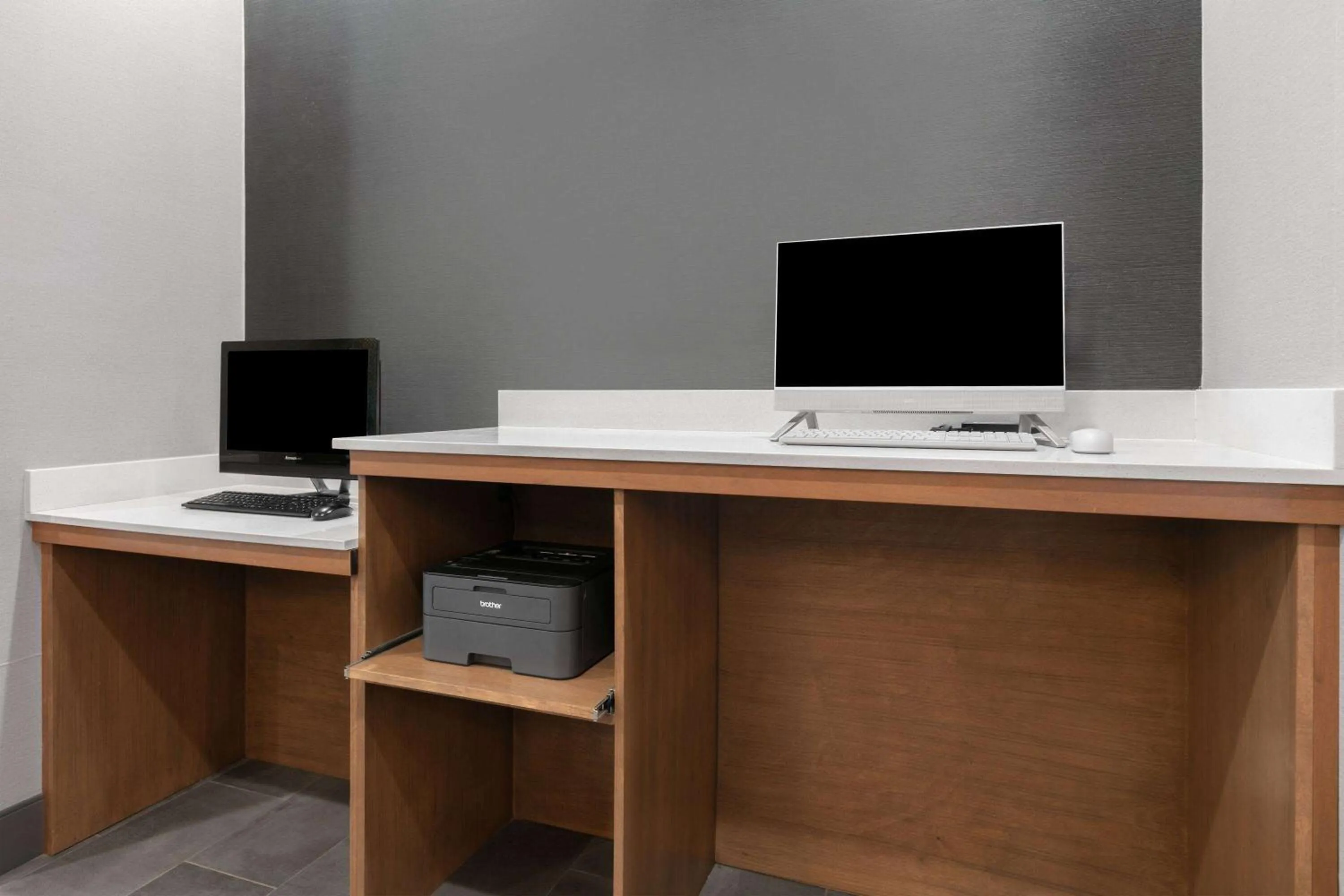 Food and drinks in La Quinta by Wyndham Belton - Temple South