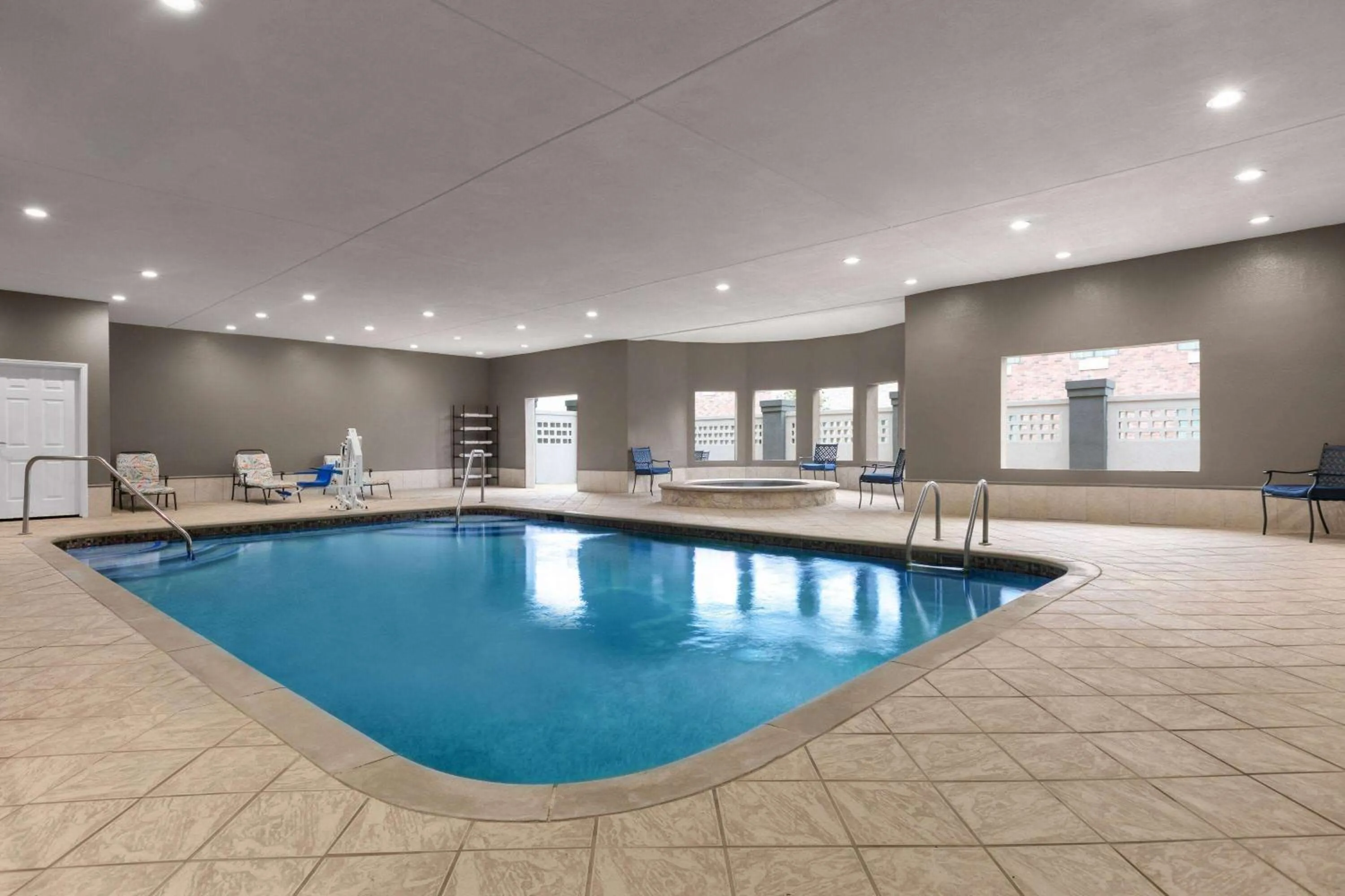 Swimming pool in La Quinta by Wyndham Belton - Temple South
