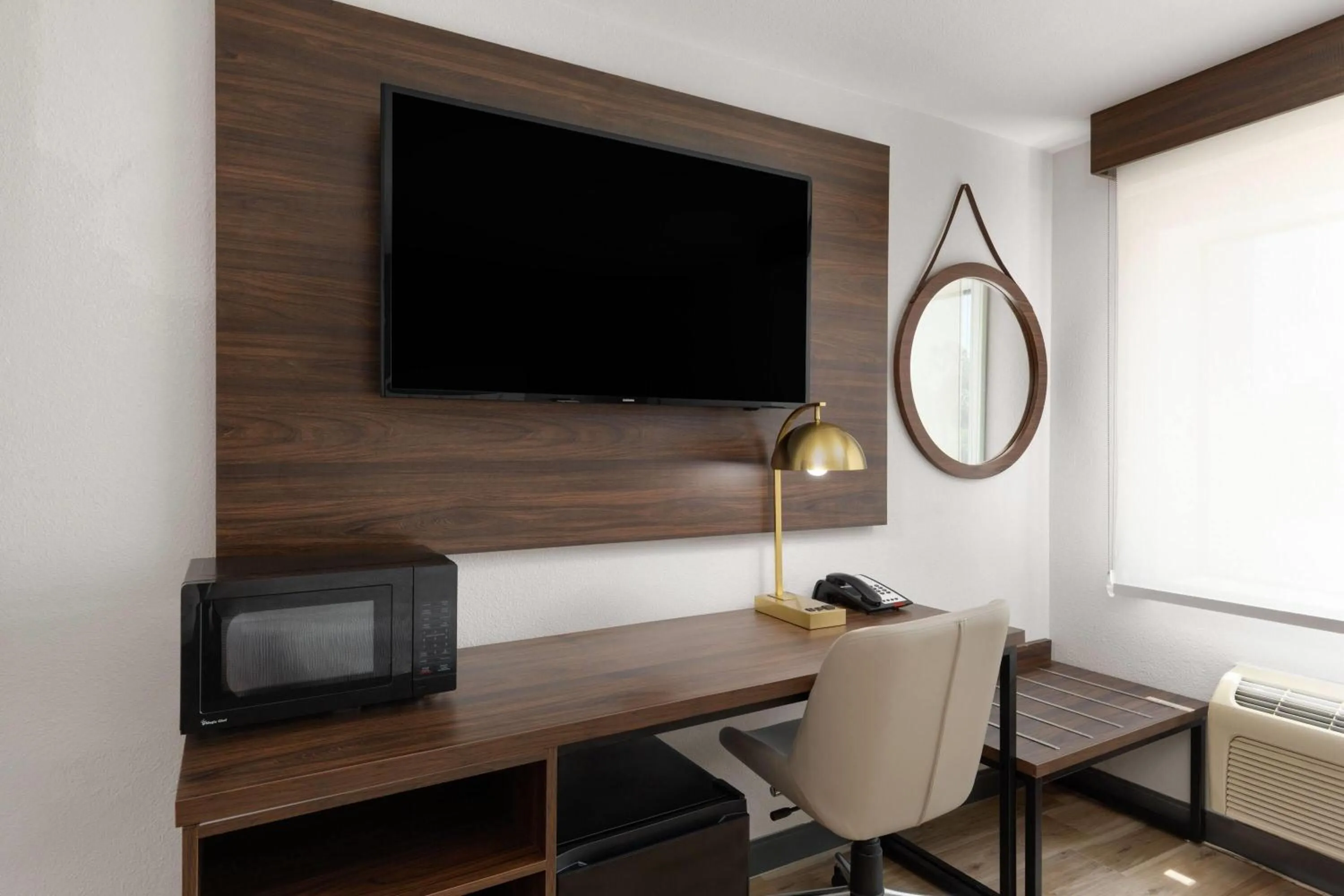 Photo of the whole room in La Quinta by Wyndham Springdale