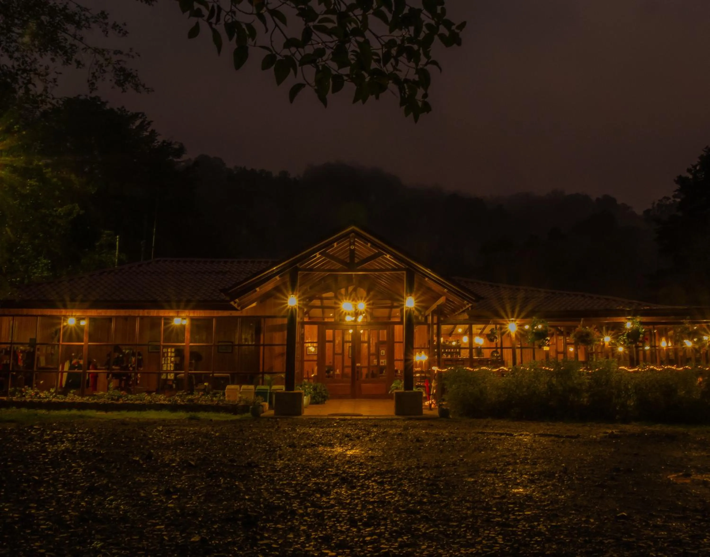 Restaurant/places to eat in Hotel de Montaña Suria