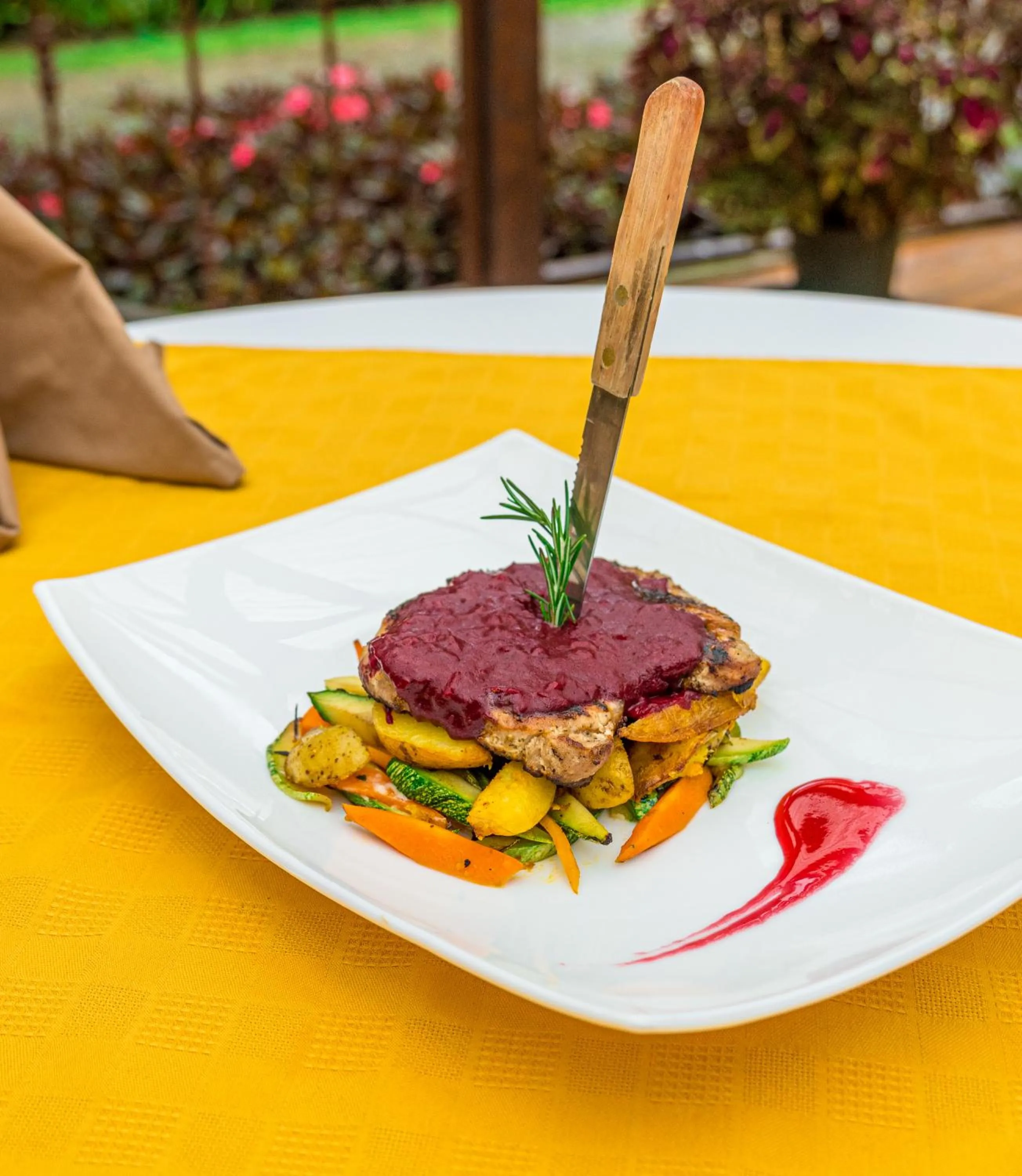 Food and drinks in Hotel de Montaña Suria