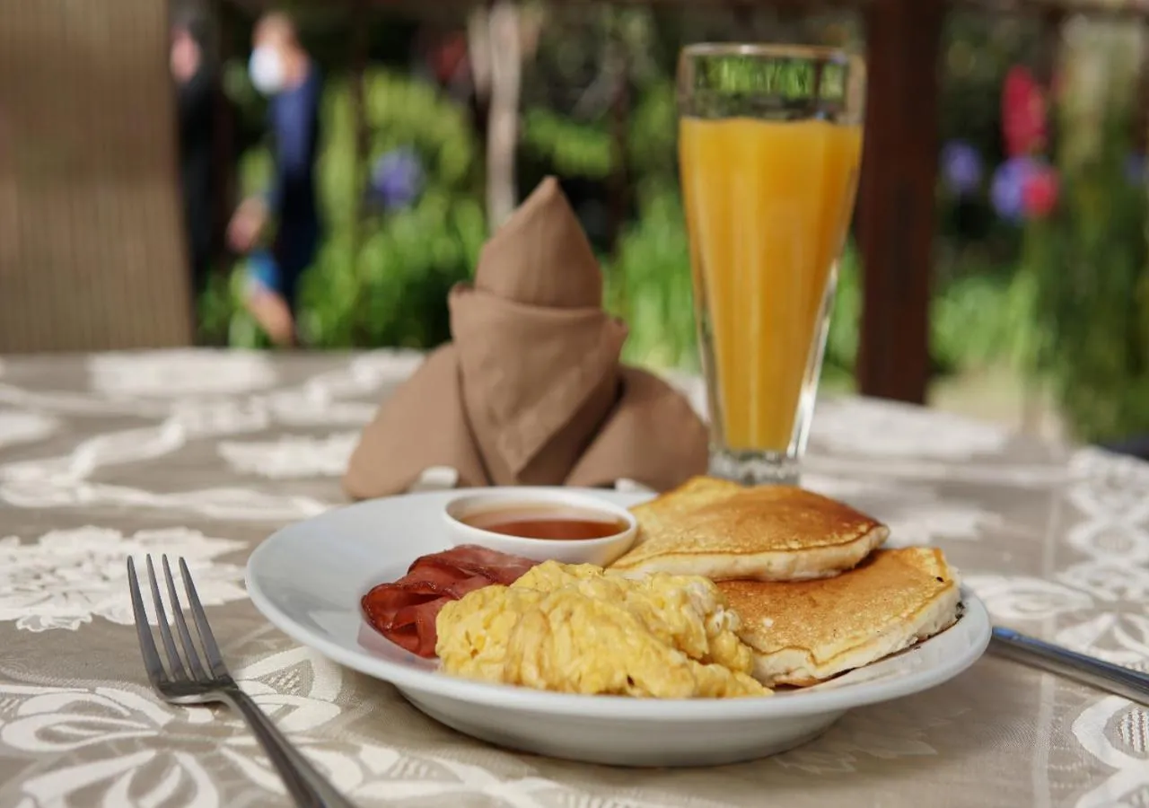Breakfast in Hotel de Montaña Suria