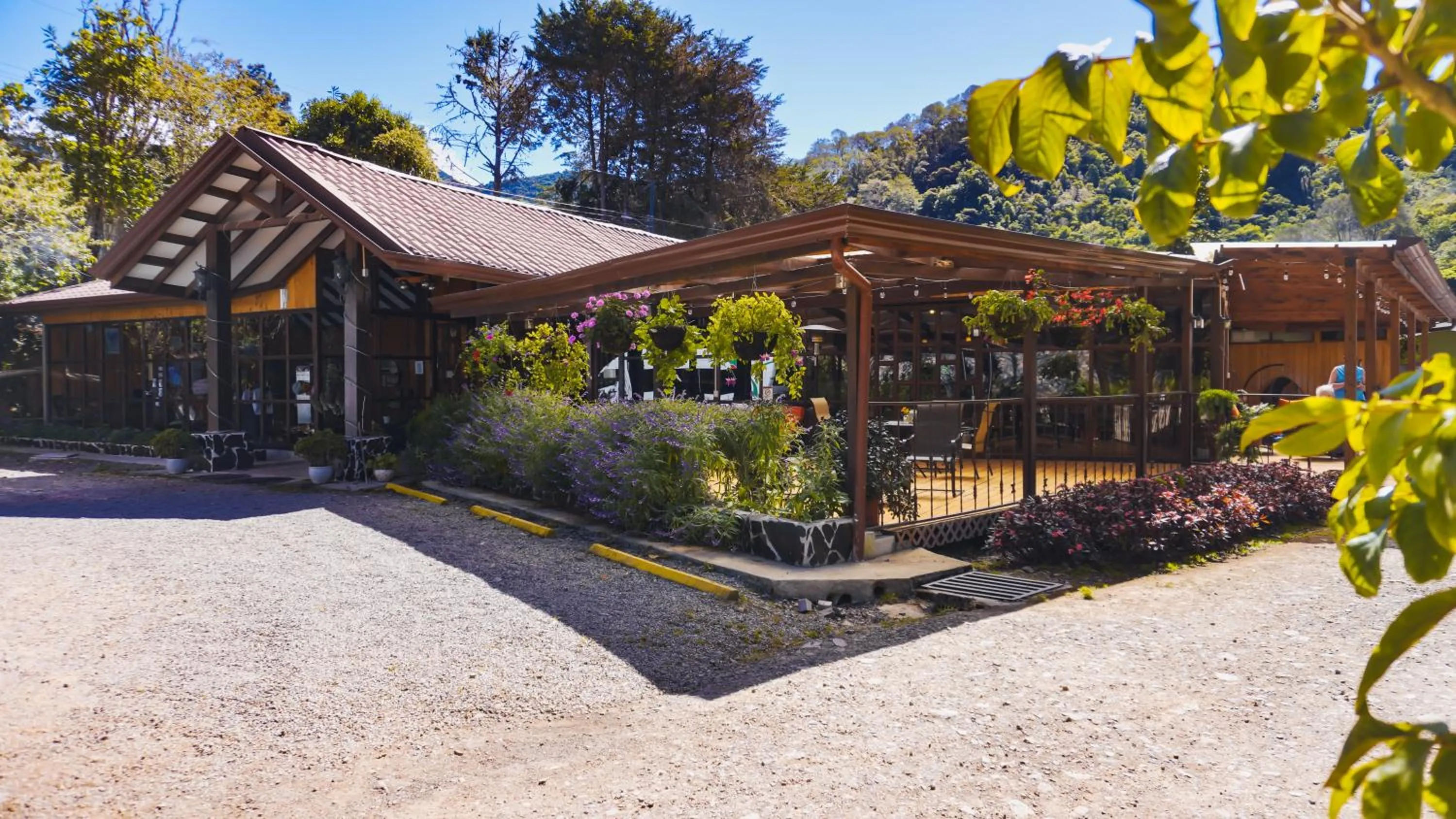 Property building in Hotel de Montaña Suria