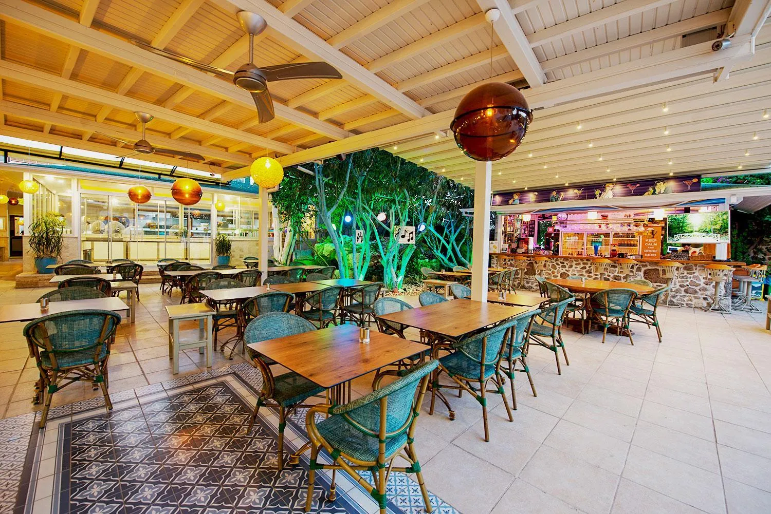 Restaurant/places to eat in Tonoz Beach Hotel