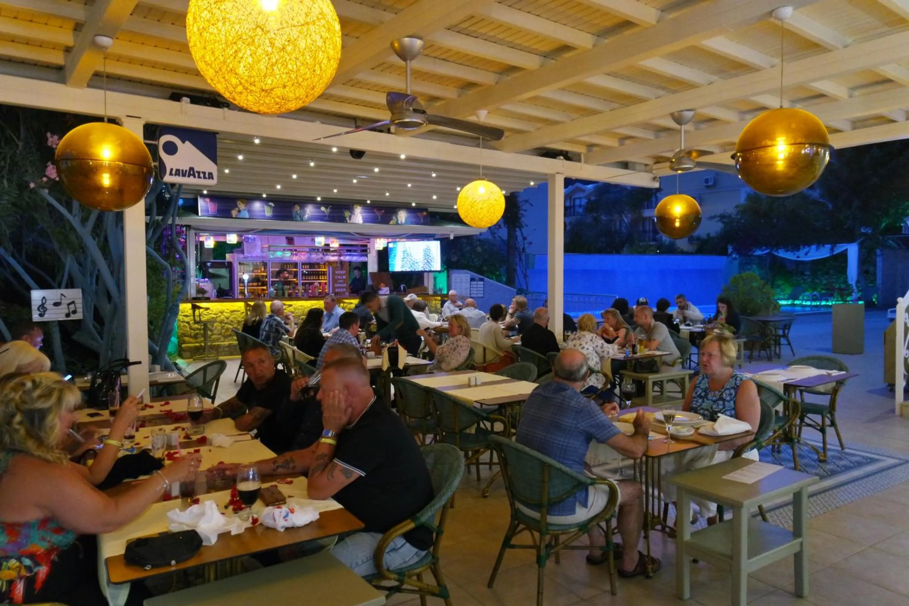 Restaurant/places to eat in Tonoz Beach Hotel