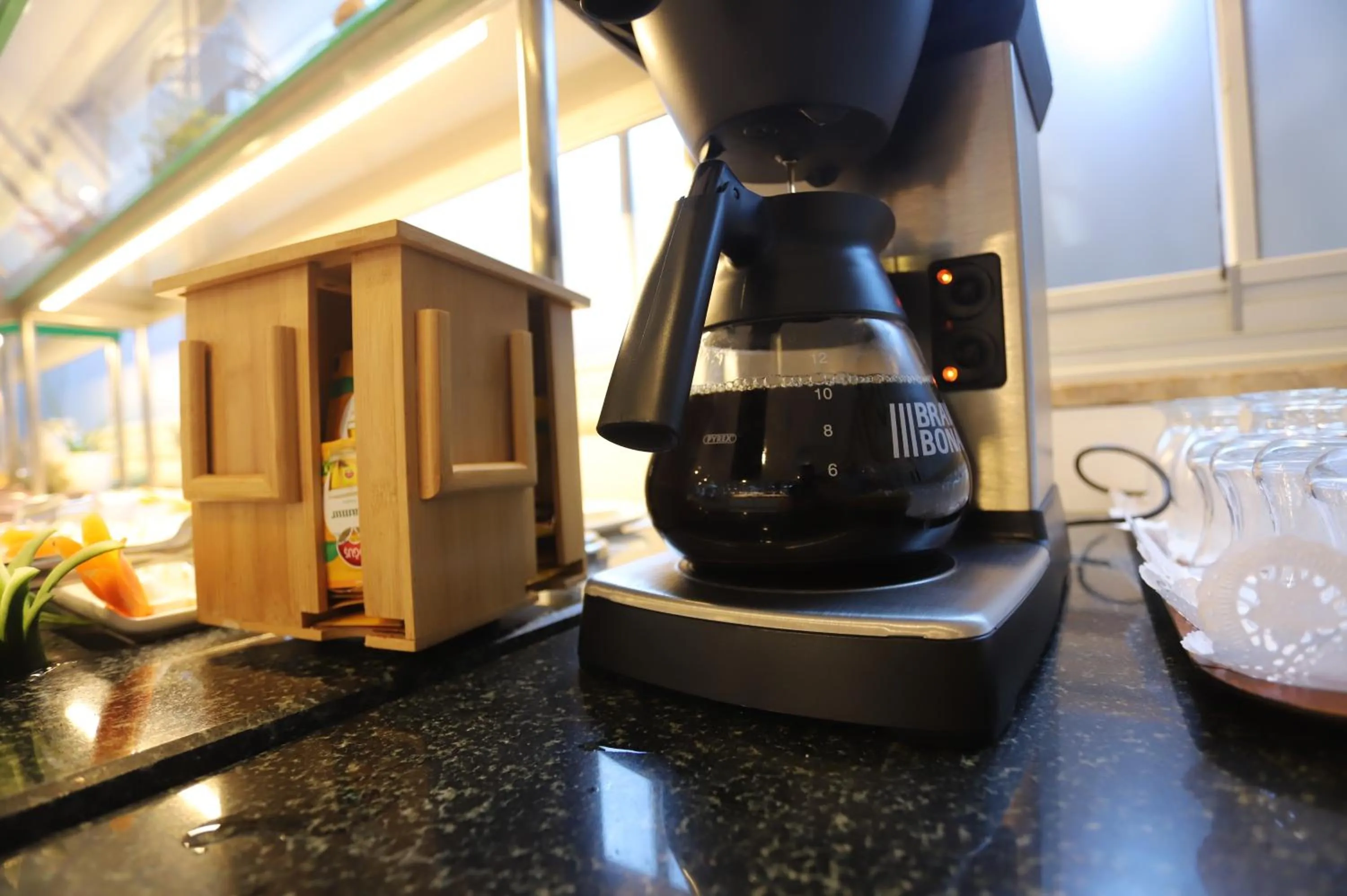 Coffee/tea facilities in Tonoz Beach Hotel