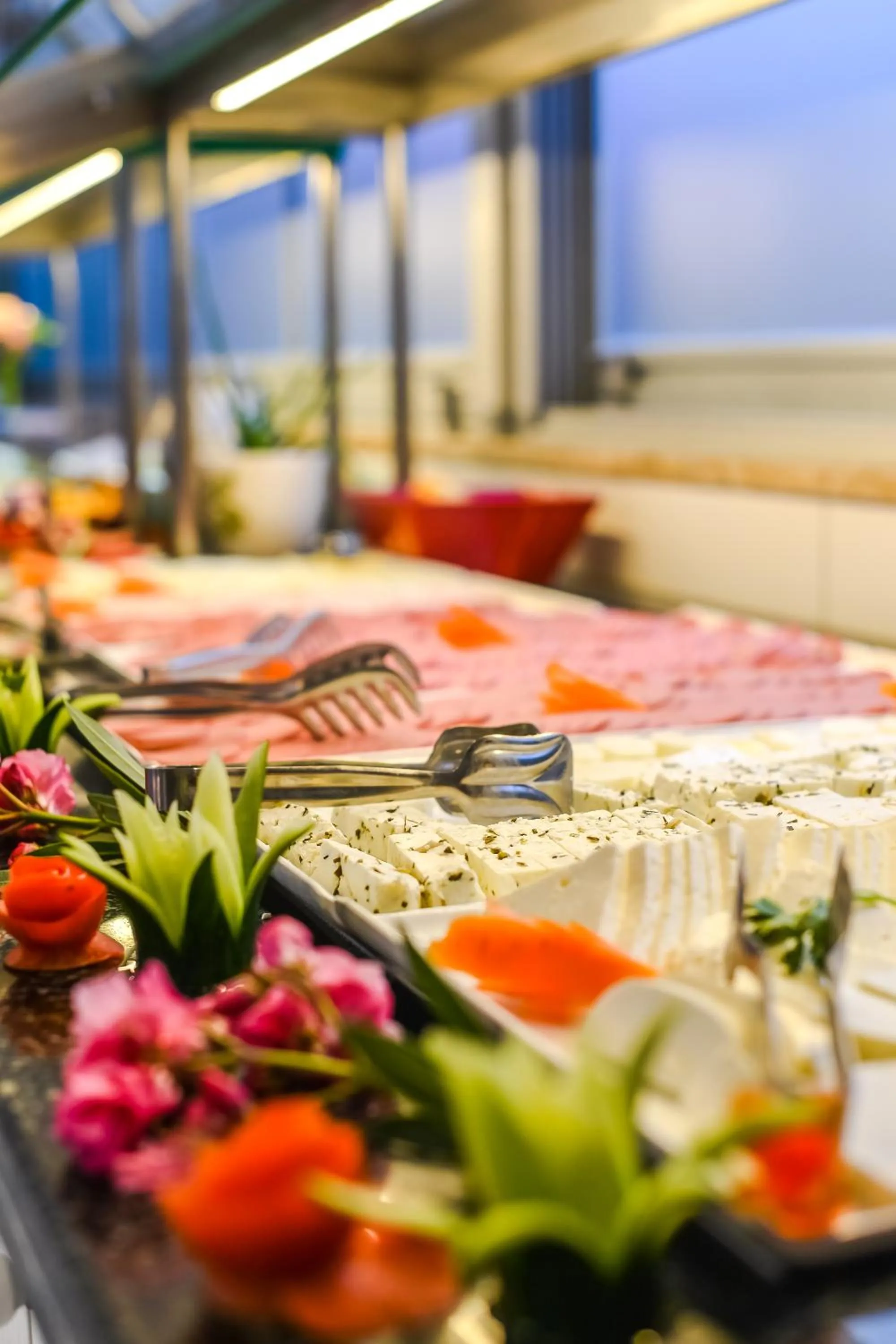 Food and drinks in Tonoz Beach Hotel