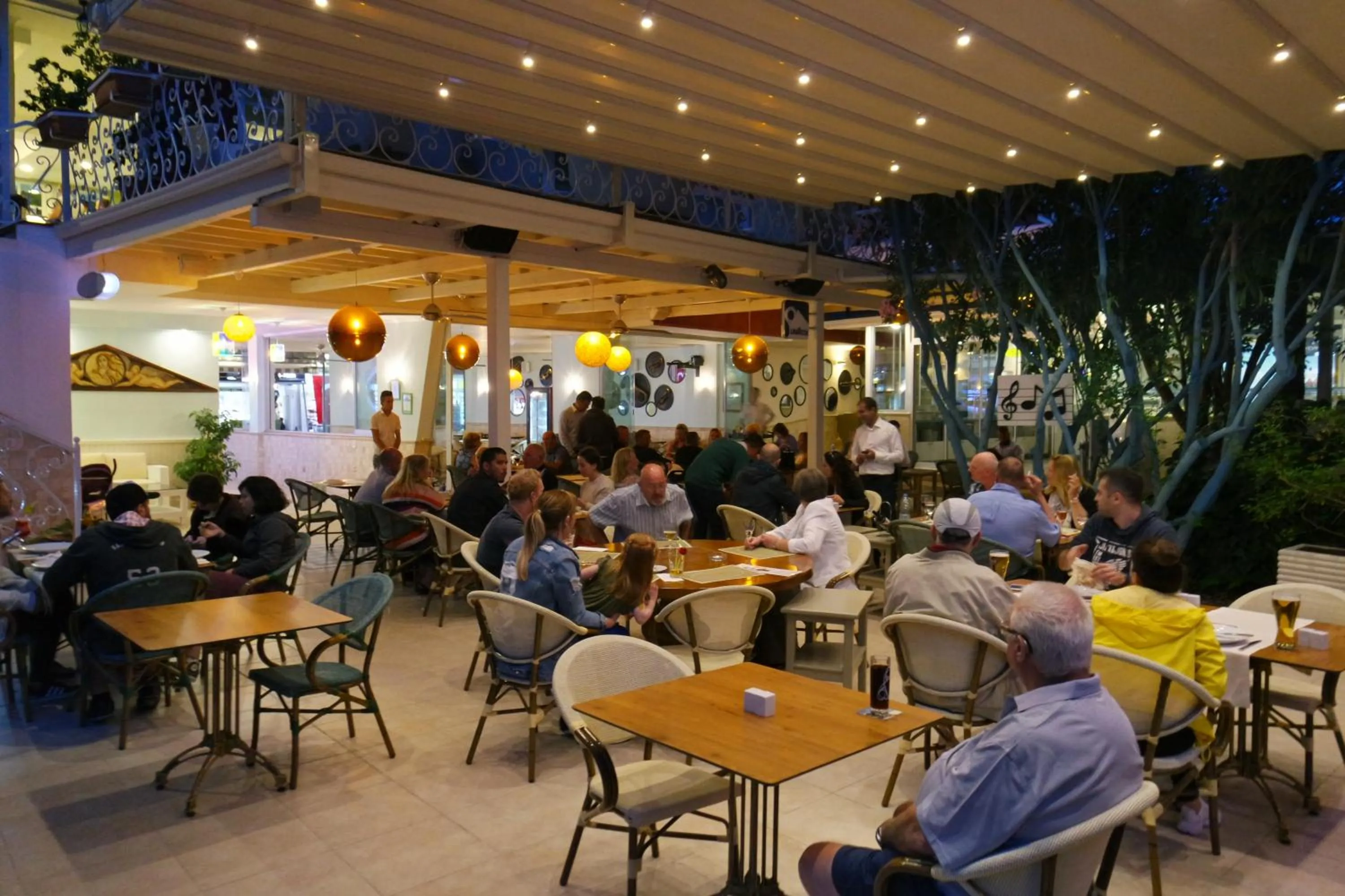 Restaurant/places to eat in Tonoz Beach Hotel
