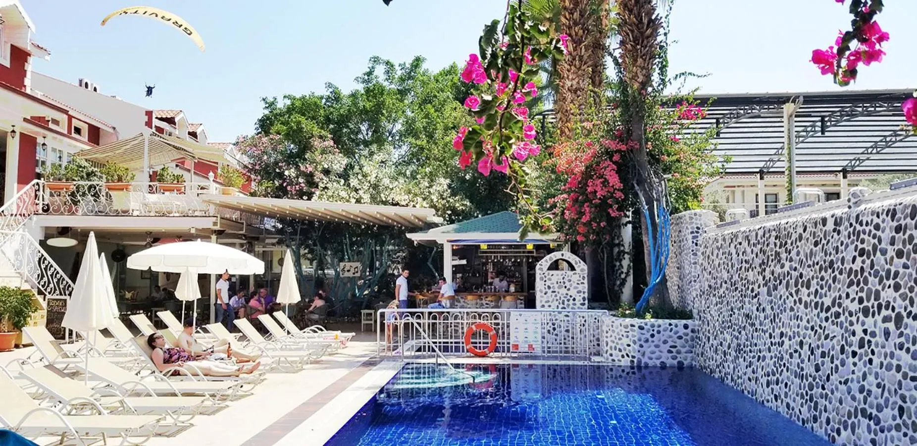 Entertainment in Tonoz Beach Hotel