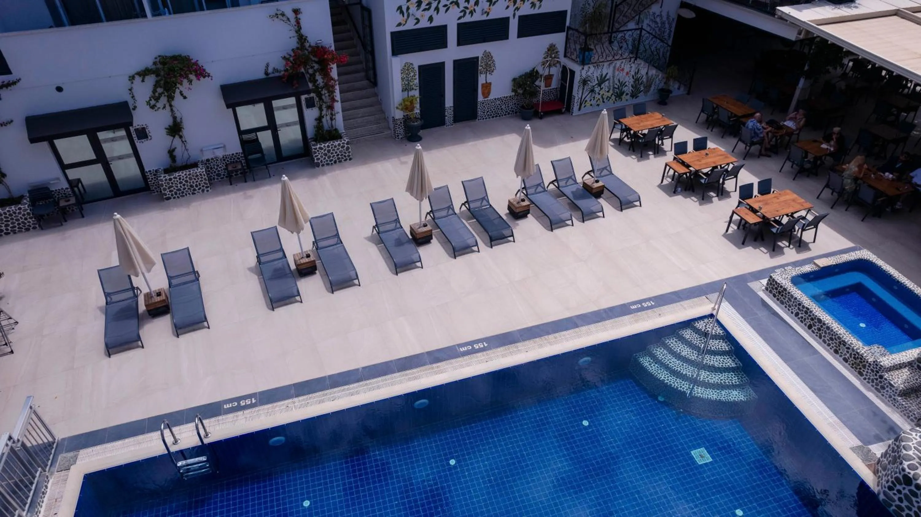 Swimming pool in Tonoz Beach Hotel