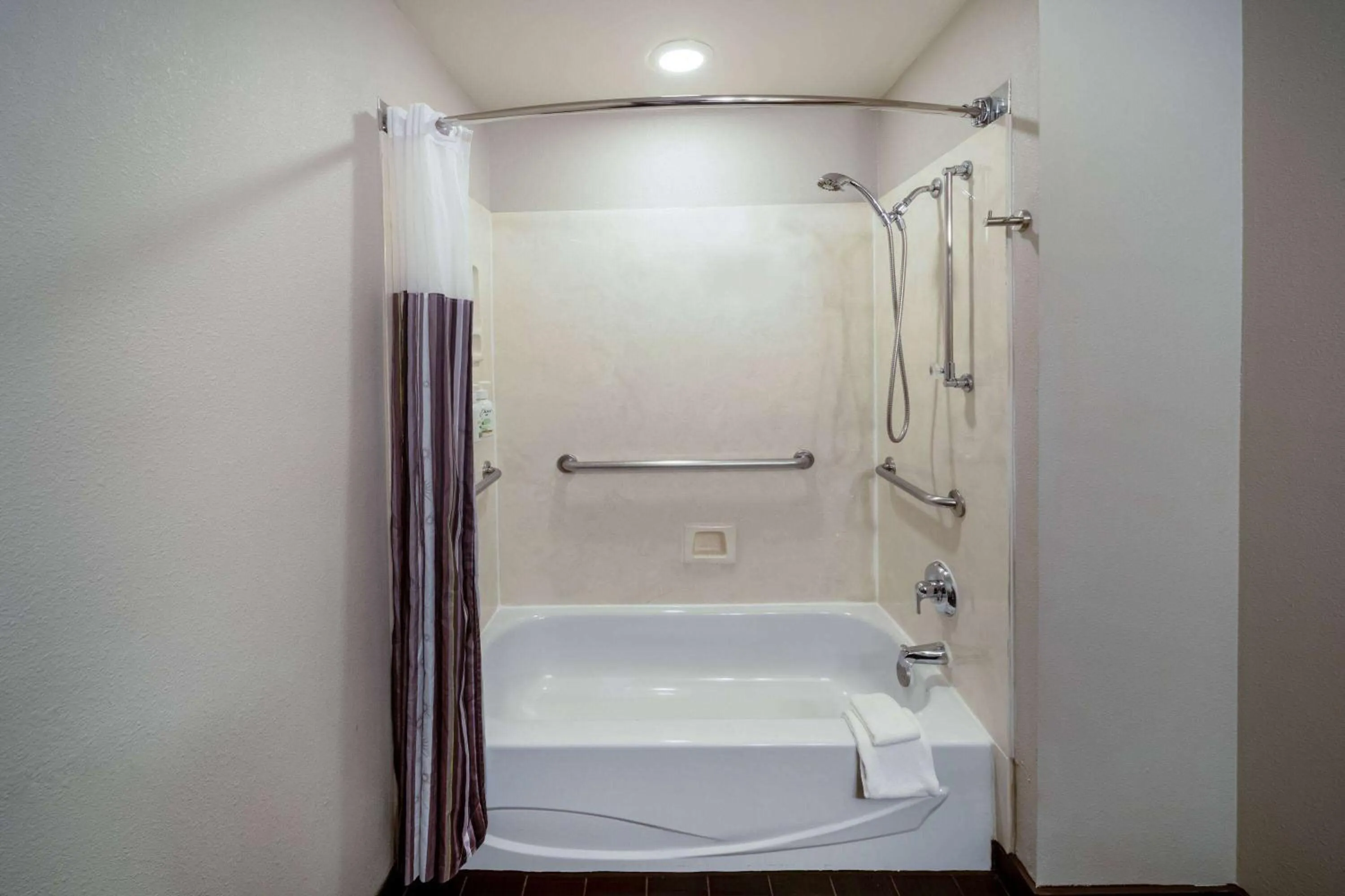 Bathroom in La Quinta by Wyndham Rockwall