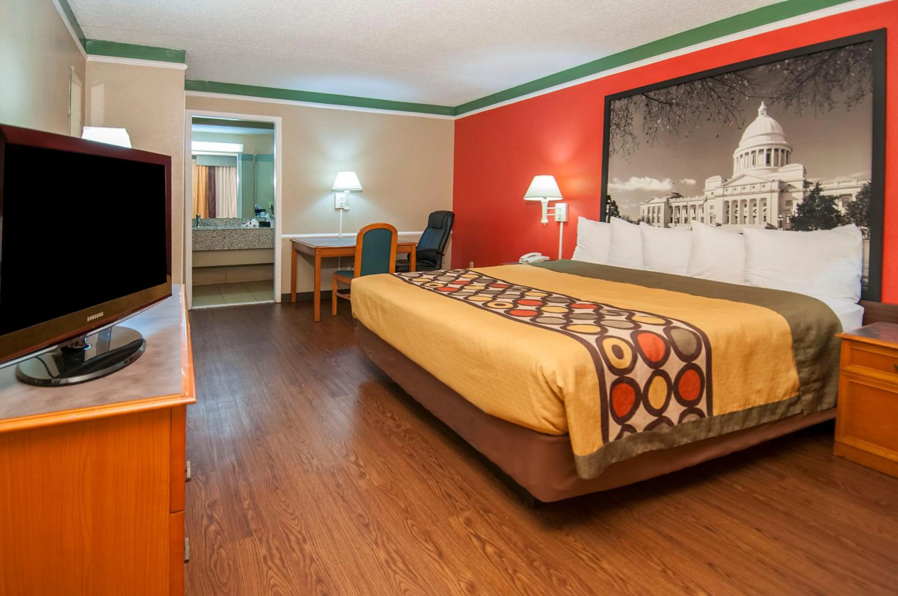 Photo of the whole room, Bed in Super 8 by Wyndham Little Rock/Otter Creek
