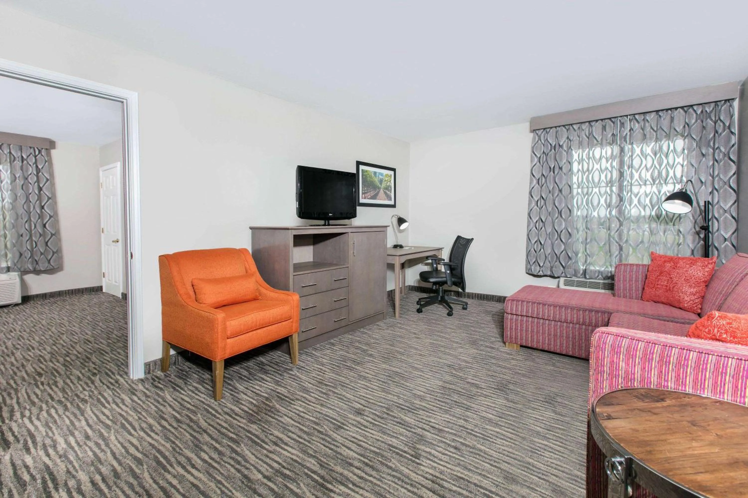 Photo of the whole room in La Quinta by Wyndham Fredericksburg