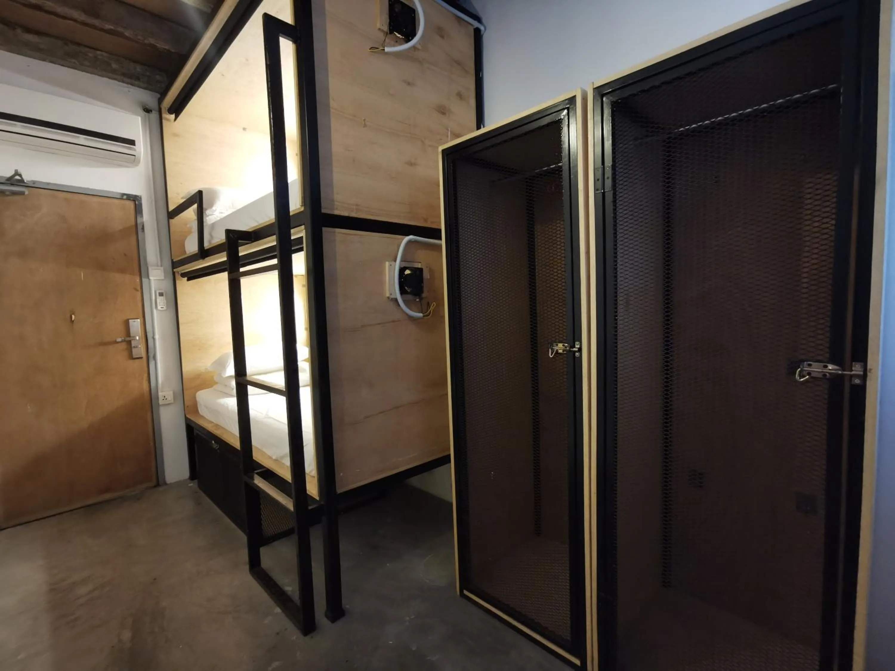 bunk bed in Mingle Highstreet - CoWorking Hub