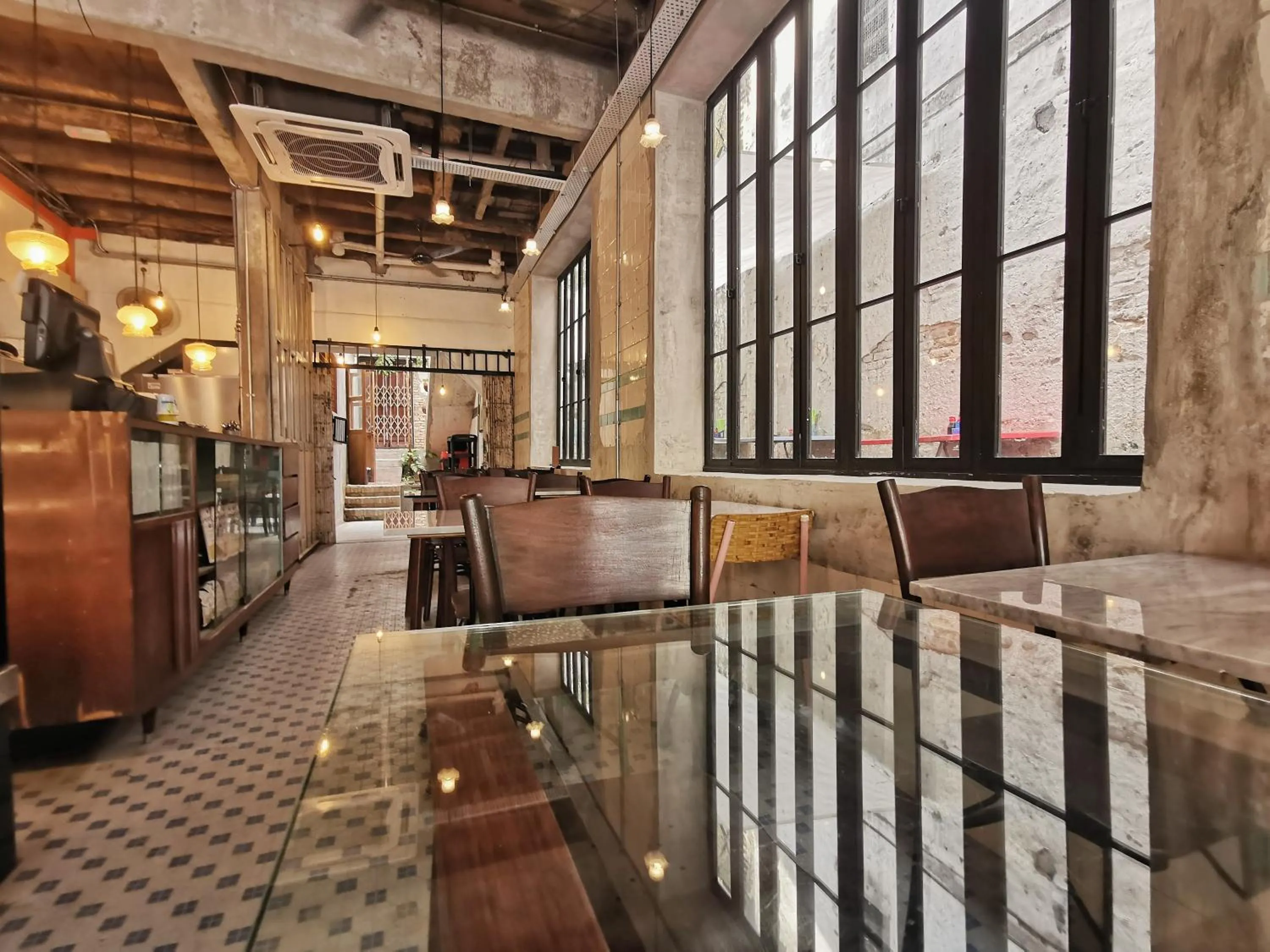 Restaurant/places to eat in Mingle Highstreet - CoWorking Hub