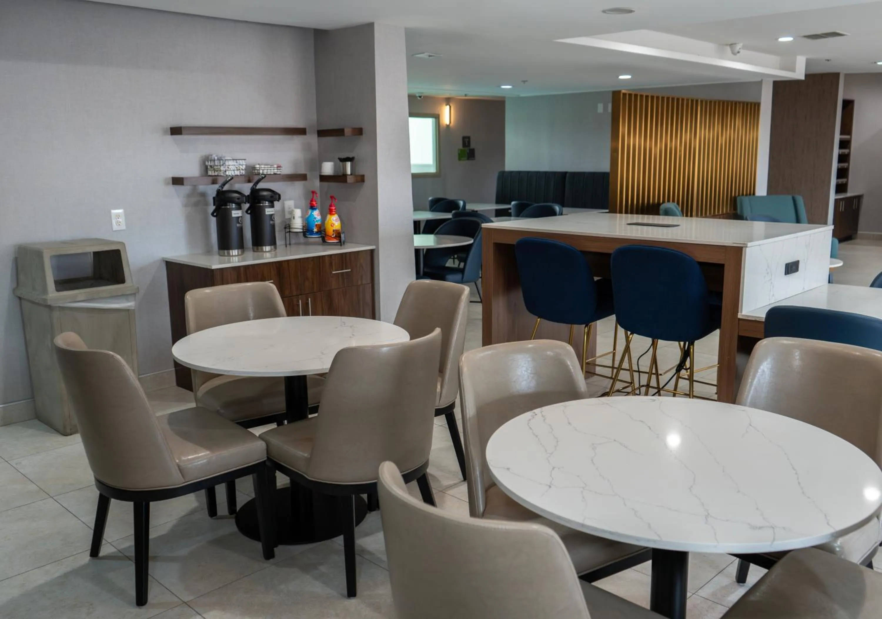 Restaurant/places to eat in La Quinta by Wyndham Dallas Mesquite