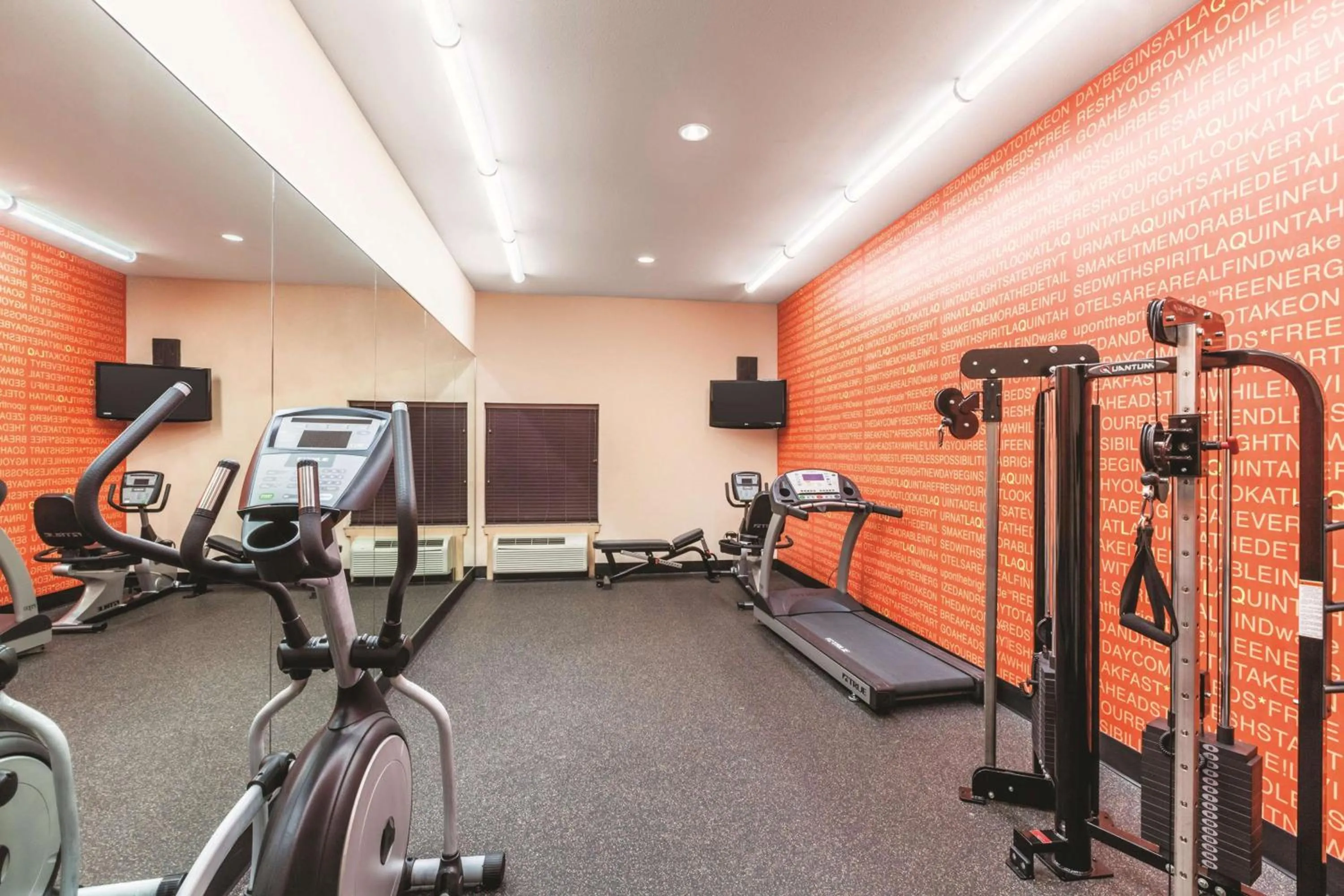 Fitness centre/facilities in La Quinta by Wyndham Houston IAH Bush Intl Airport E