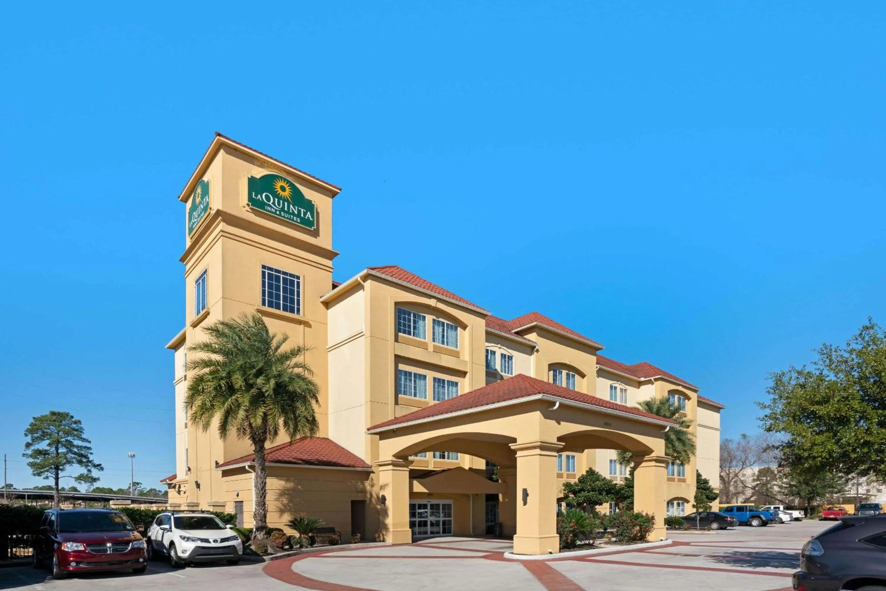 Property building in La Quinta by Wyndham Houston IAH Bush Intl Airport E