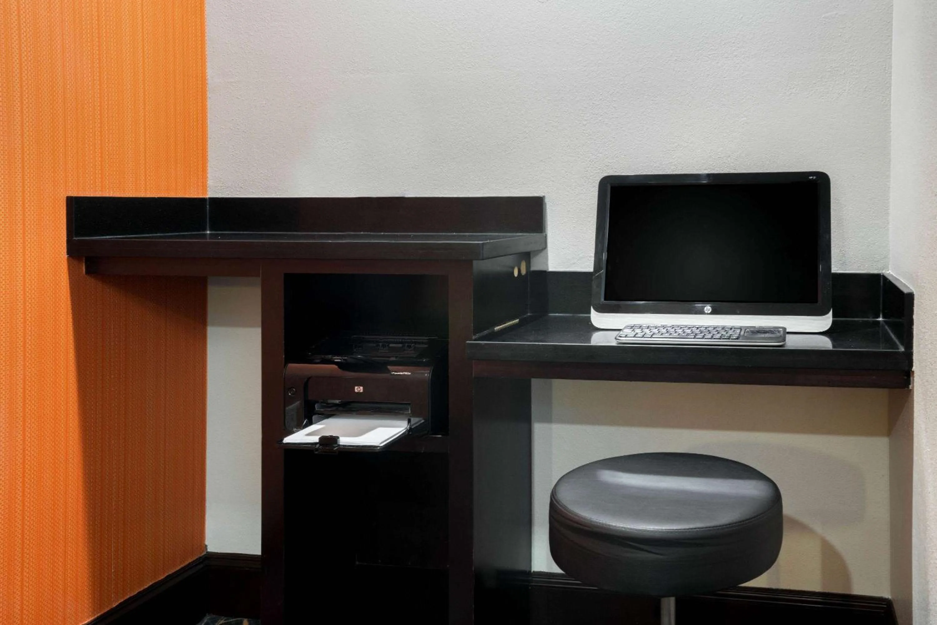 Business facilities in La Quinta by Wyndham Houston IAH Bush Intl Airport E