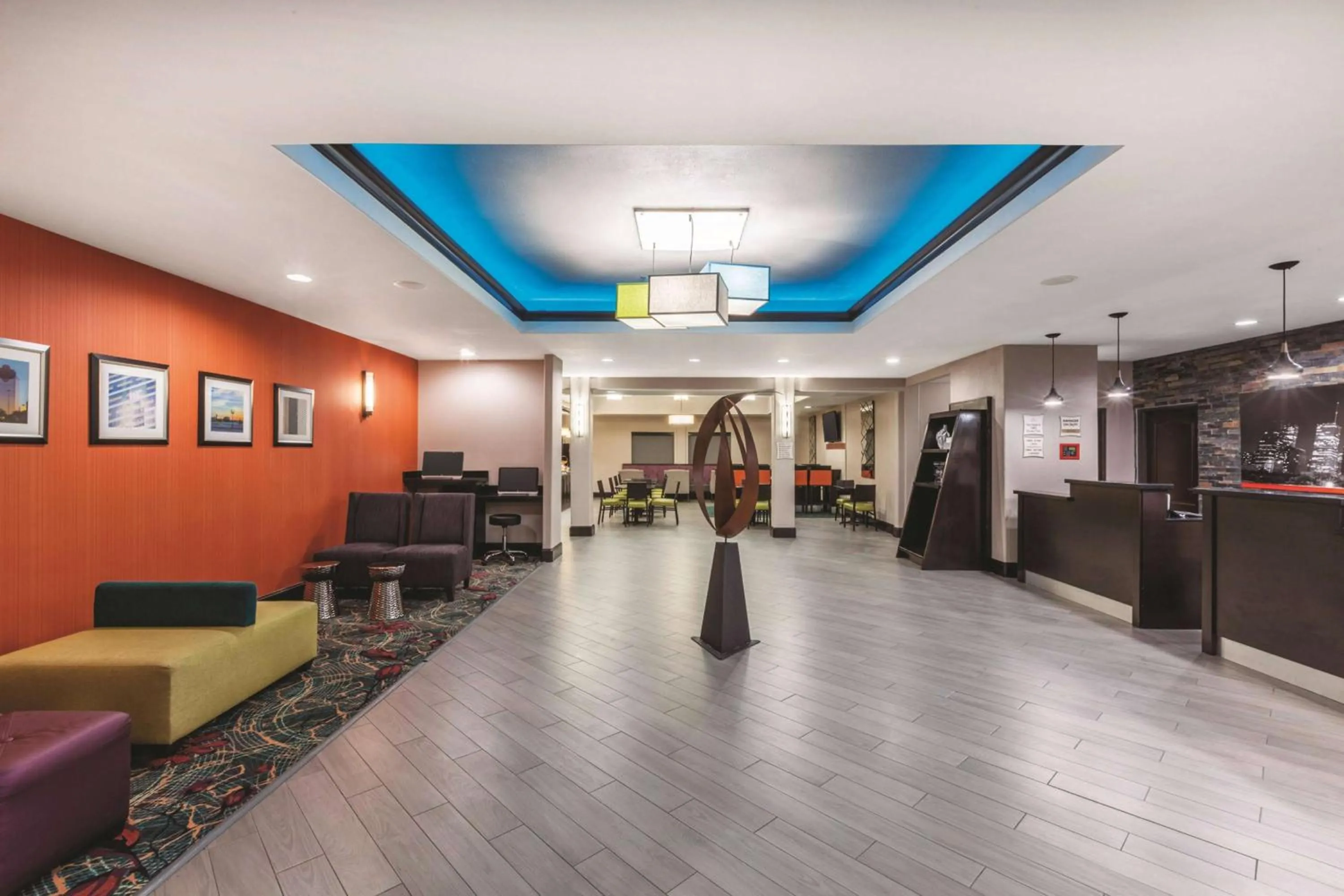 Lobby or reception in La Quinta by Wyndham Houston IAH Bush Intl Airport E