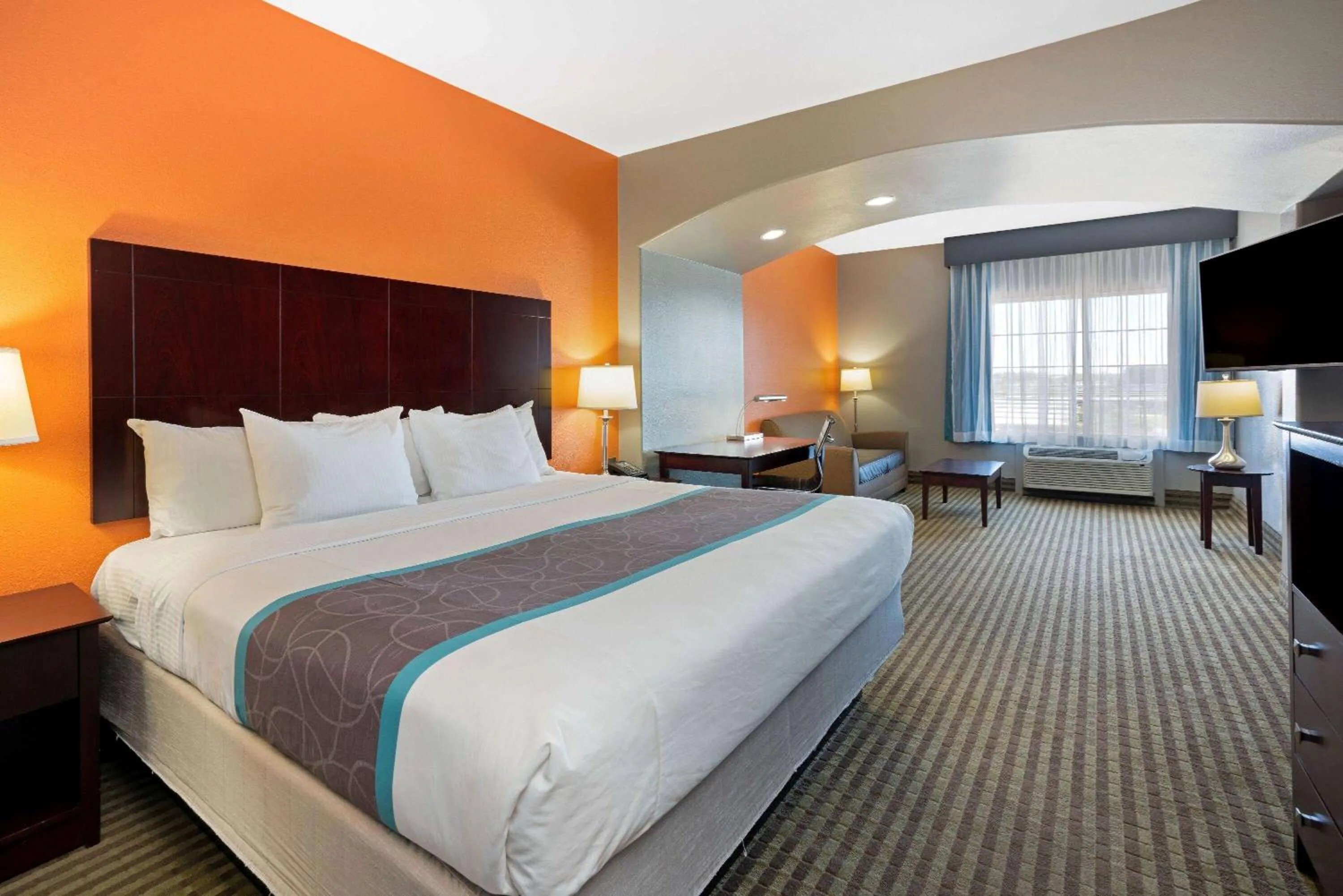 Bed in La Quinta by Wyndham Houston IAH Bush Intl Airport E