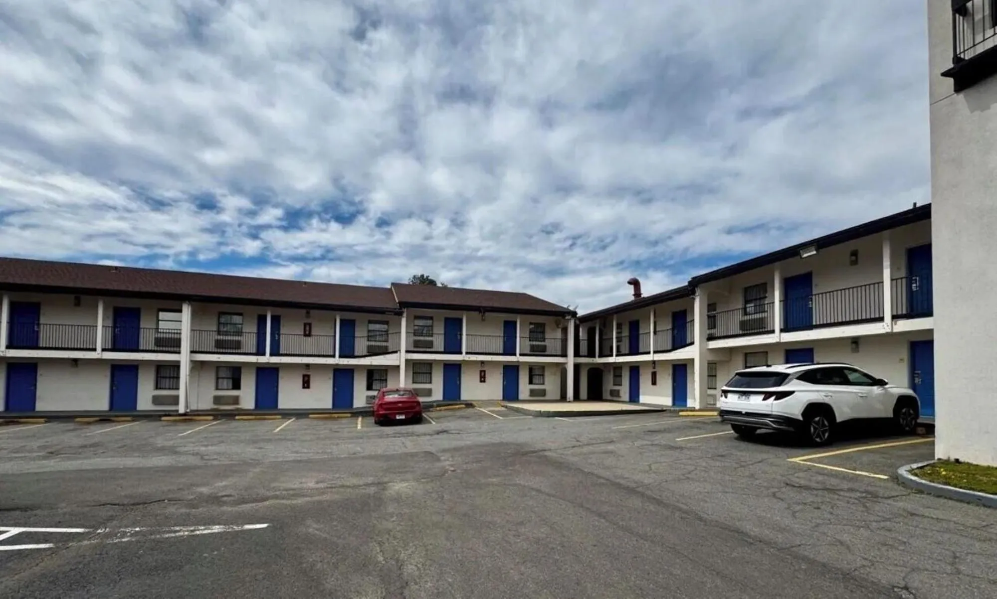 Parking in Budget Host Inn- Medical Center