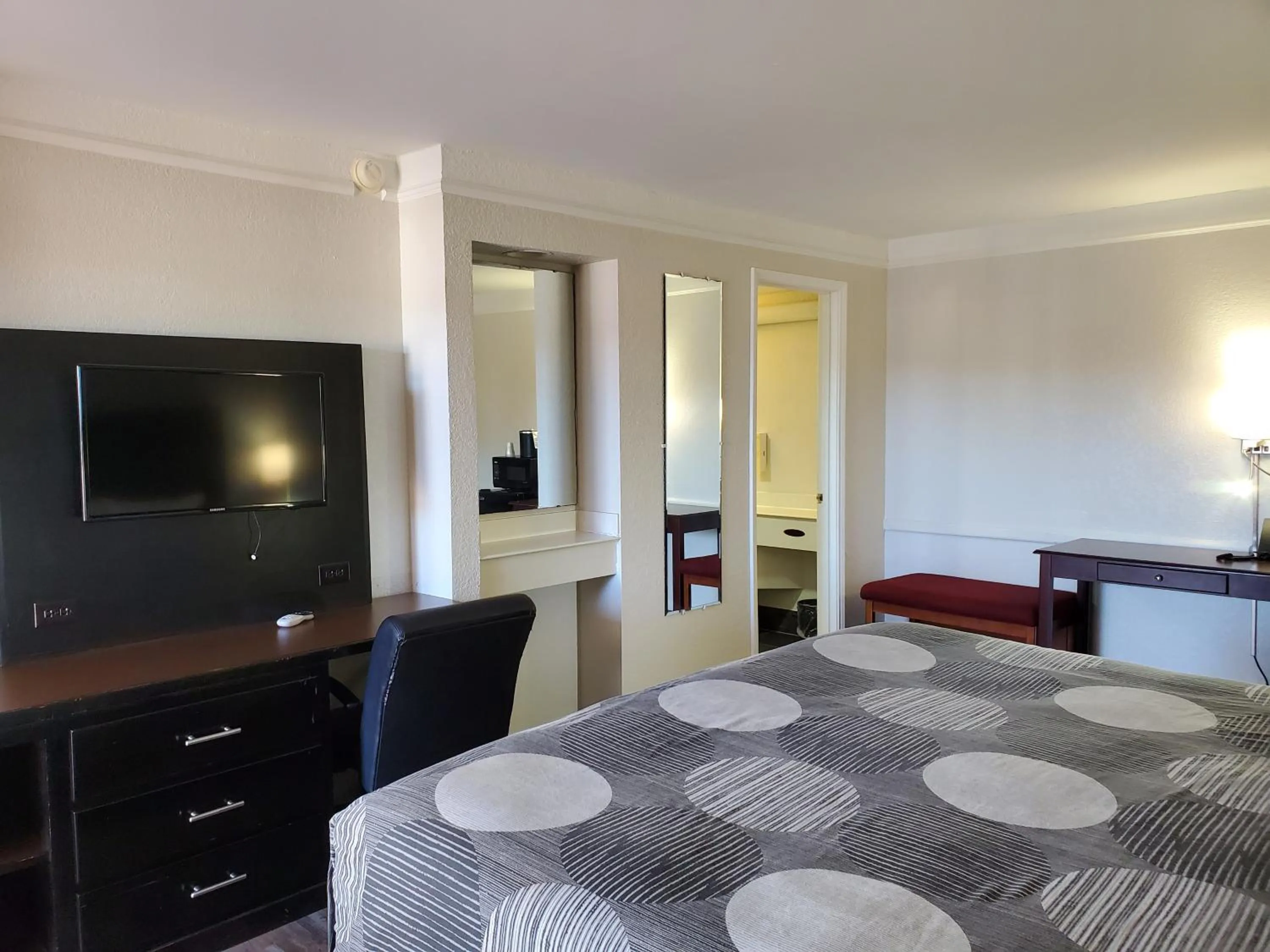 Bed in Relax Inn West Medical Center