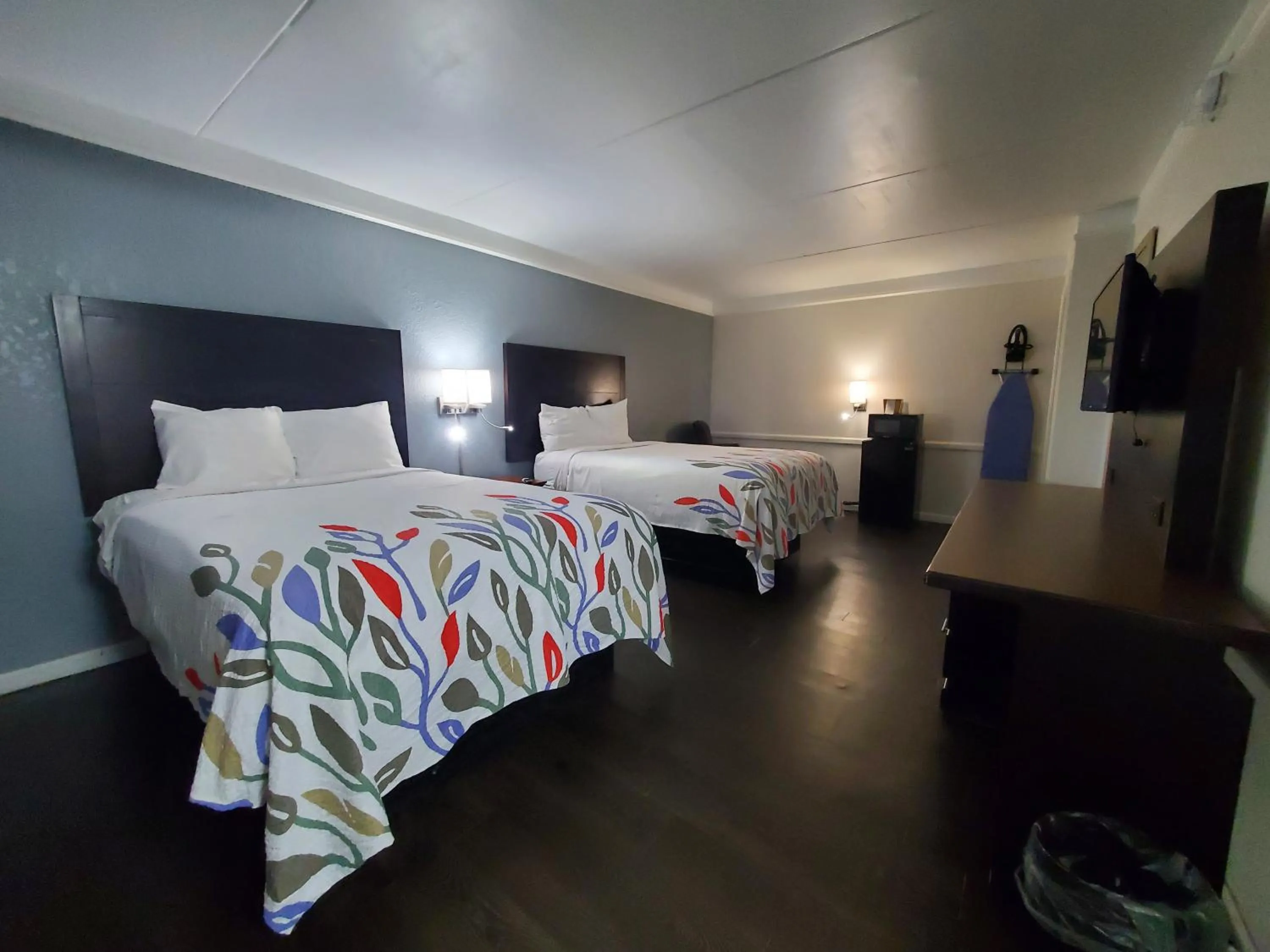 TV and multimedia, Bed in Relax Inn West Medical Center