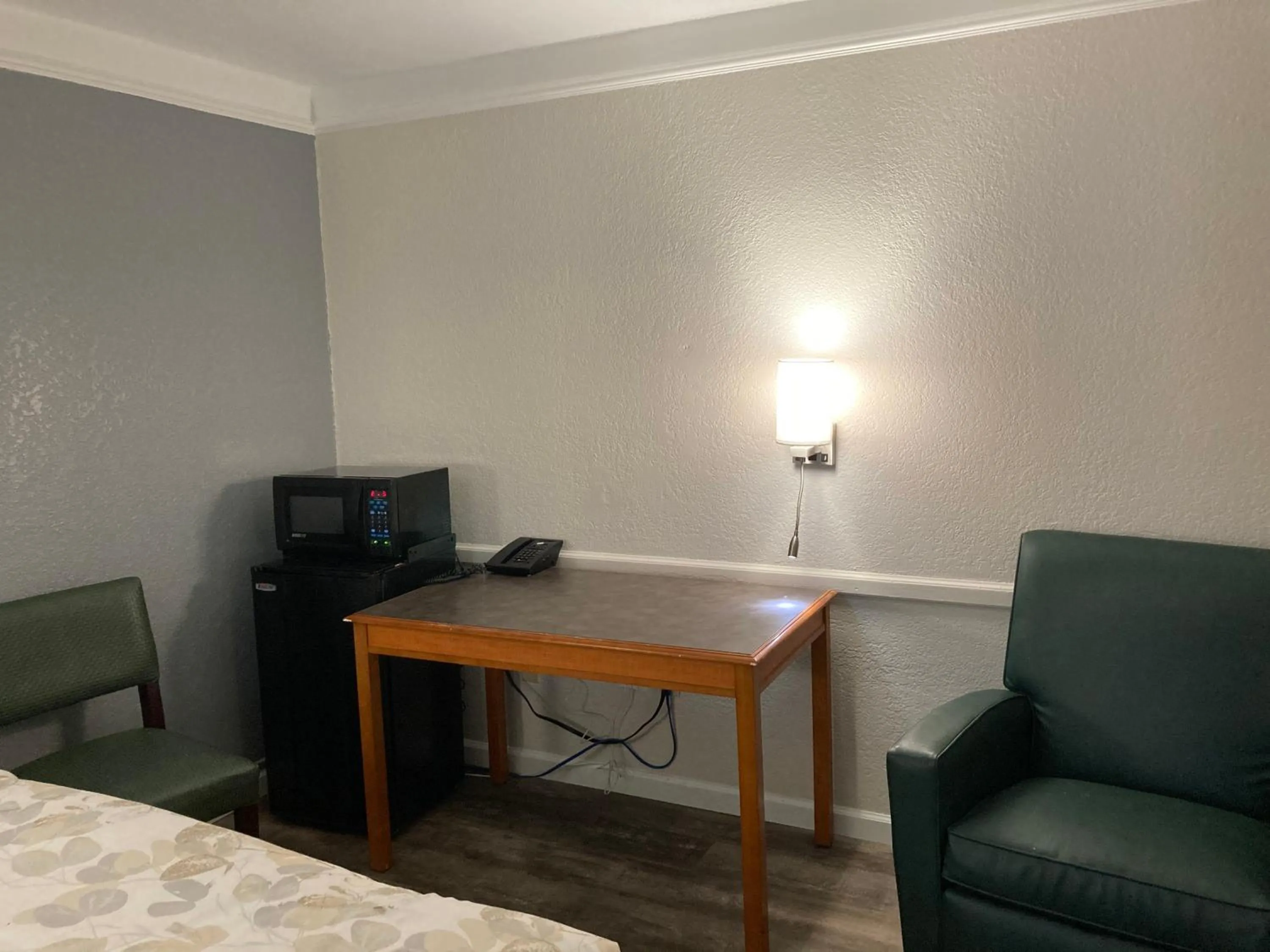 Living room in Relax Inn West Medical Center