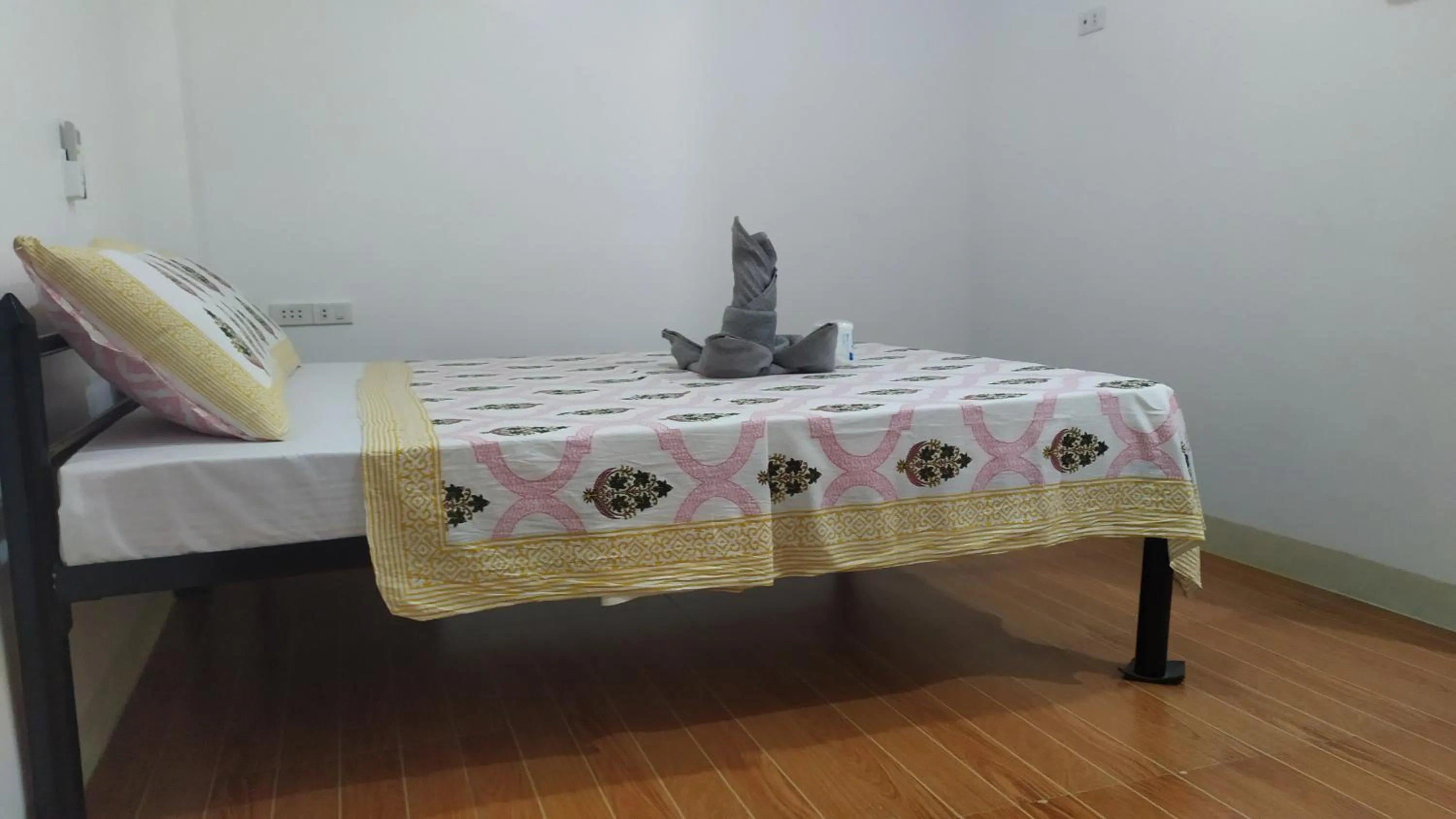 Bed in Hotel Ashoka (Authentic Indian Cuisine)